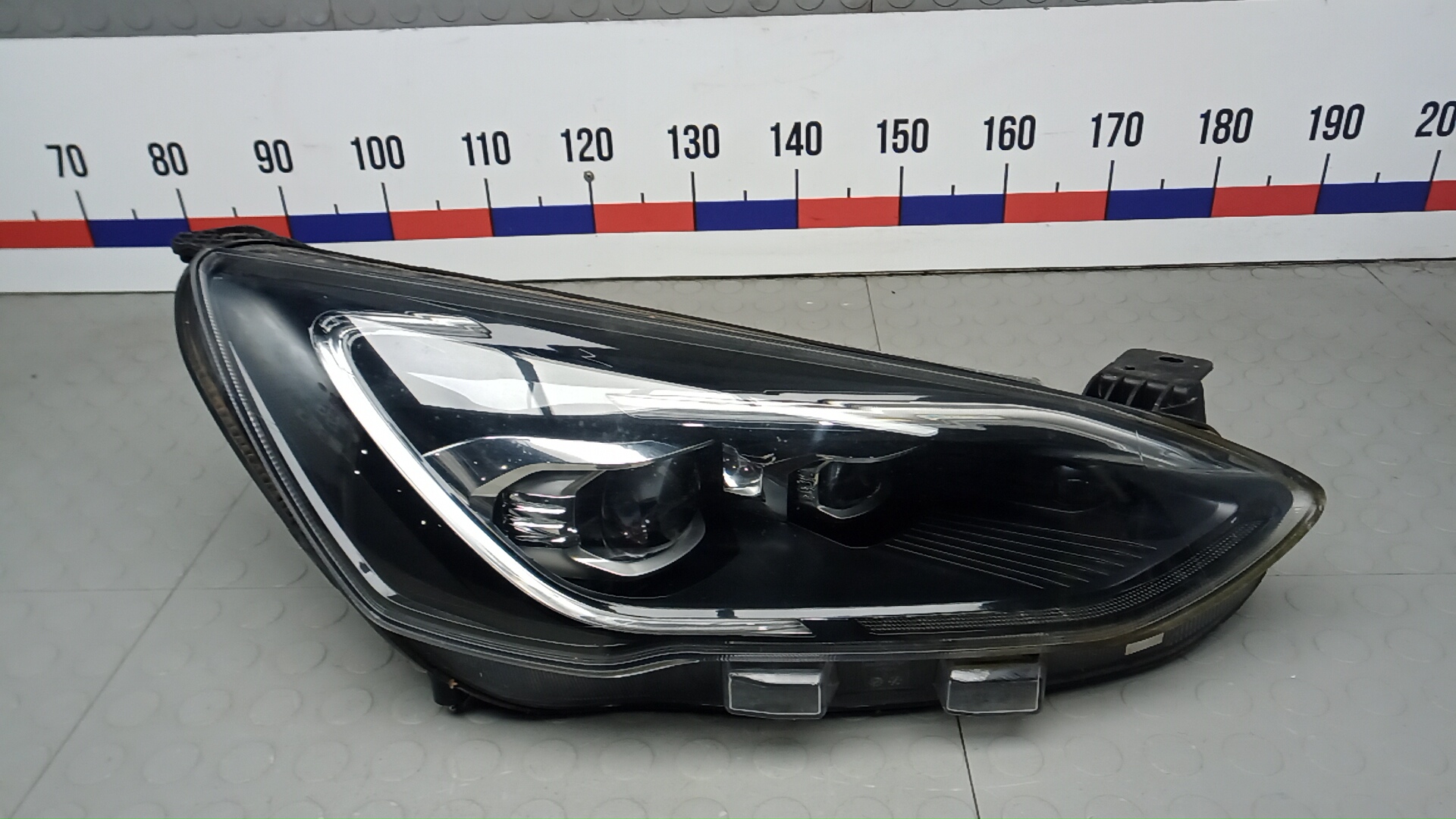 Фара правая Ford Focus 4