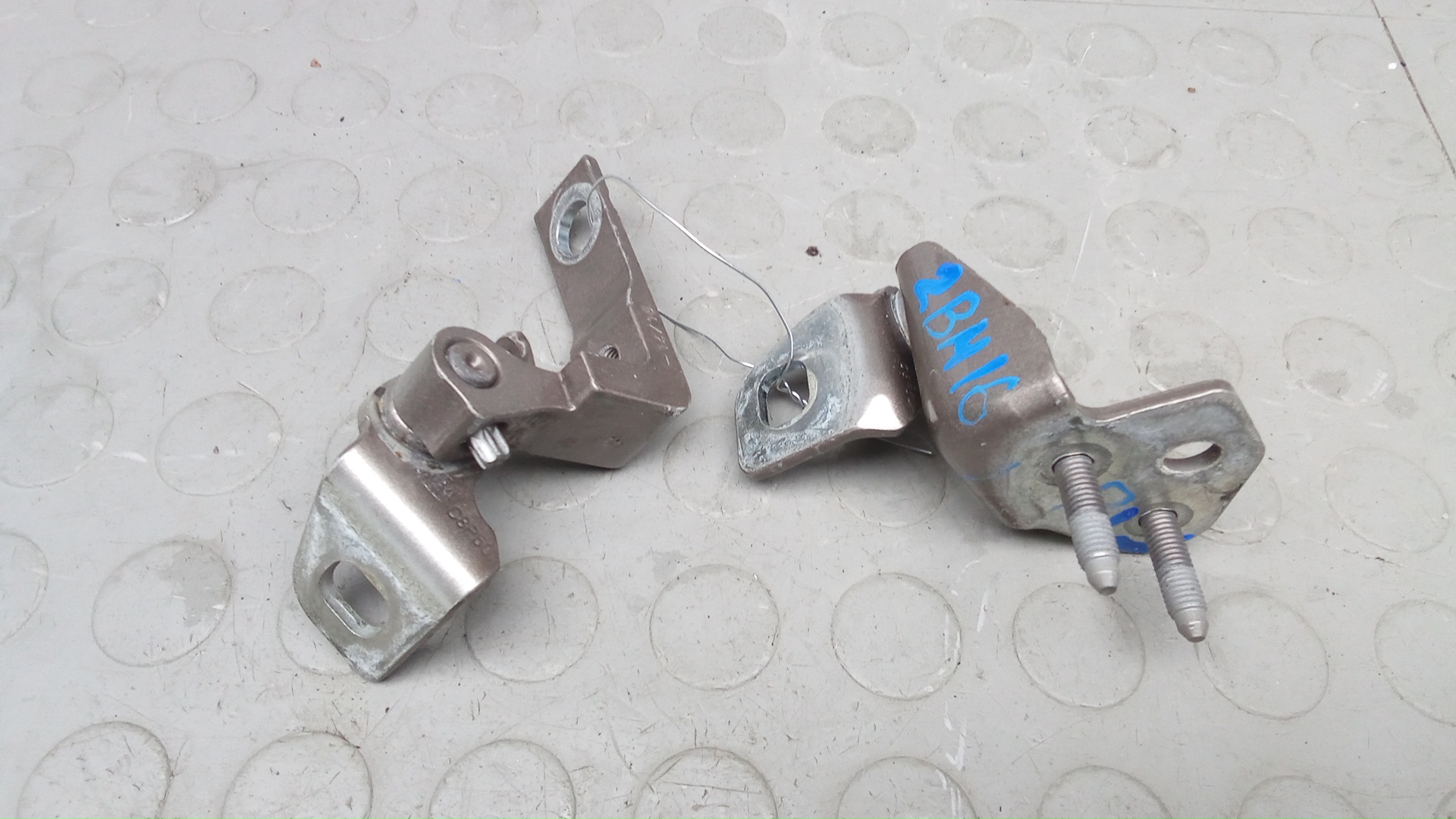 Петля передняя левая Ford Focus 4