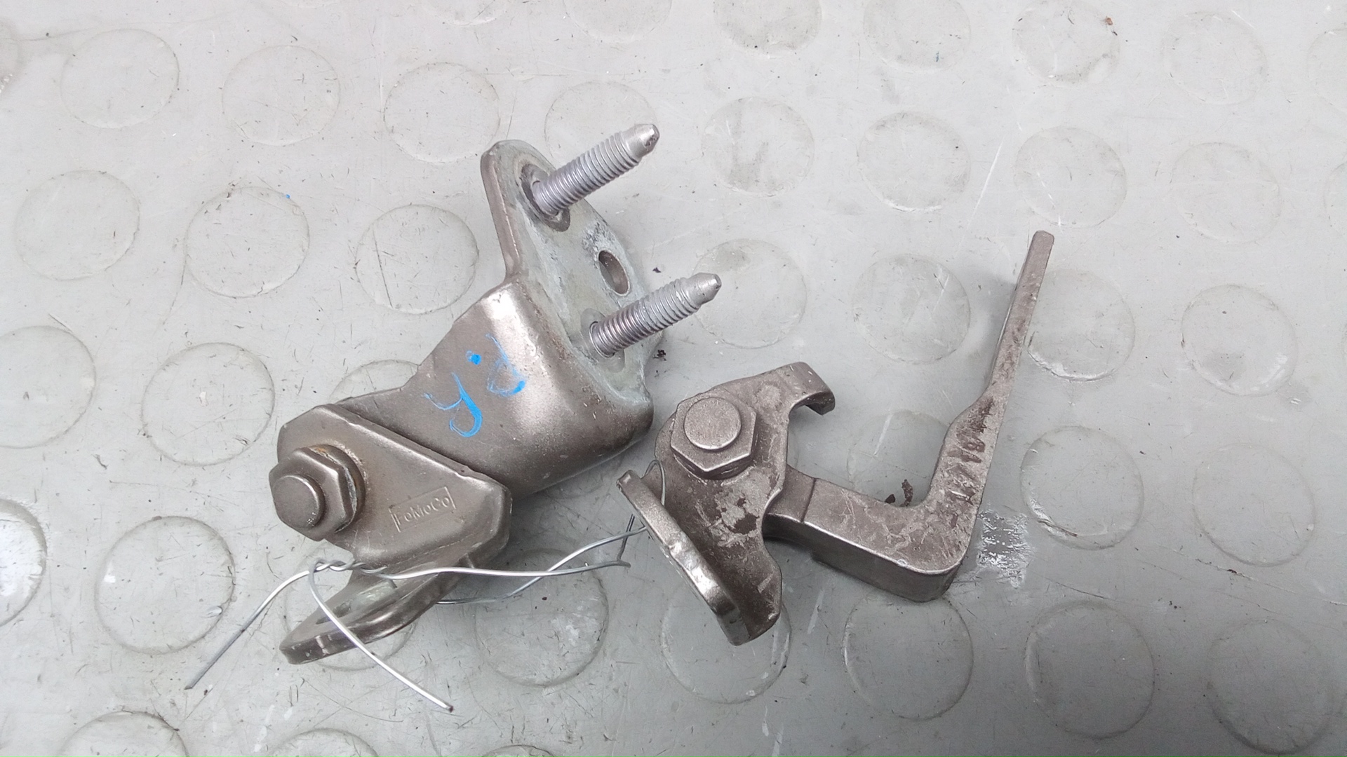 Петля передняя правая Ford Focus 4