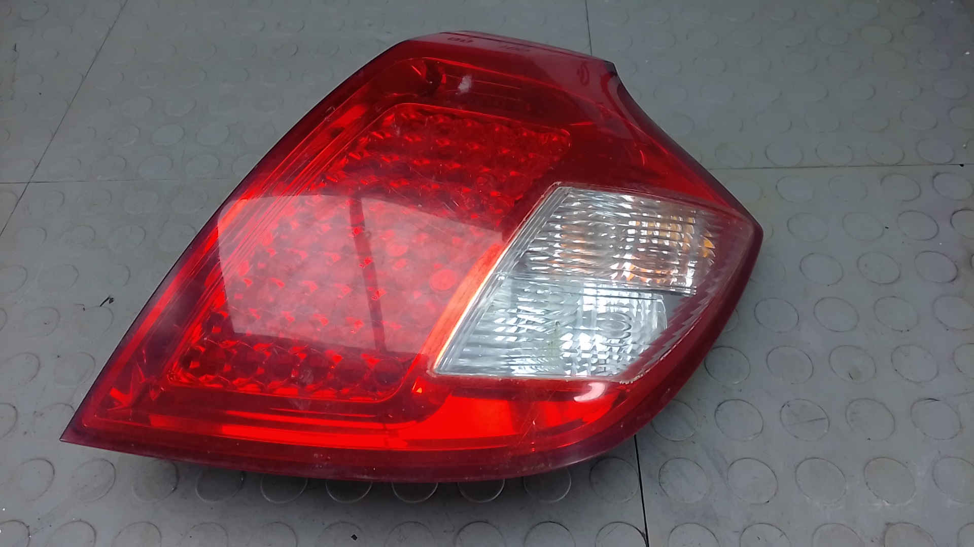 Фонарь задний правый Kia Ceed 1