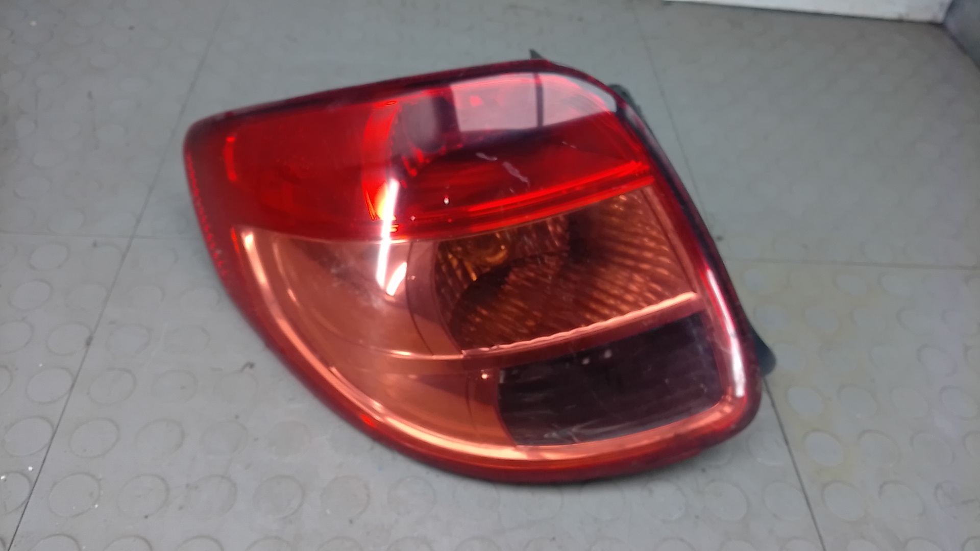 Фонарь задний левый Suzuki SX4 YA11S