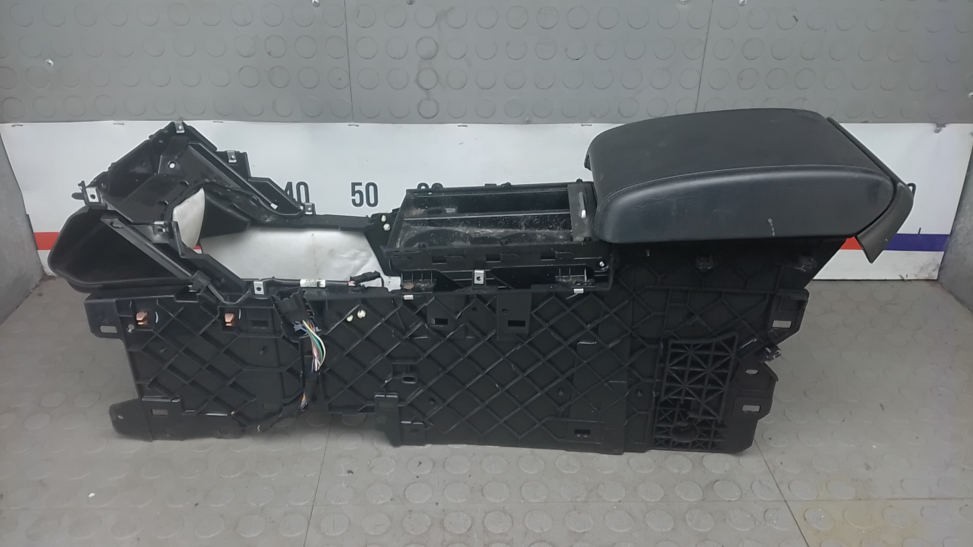 Подлокотник центральный Land Rover EVOQUE 1