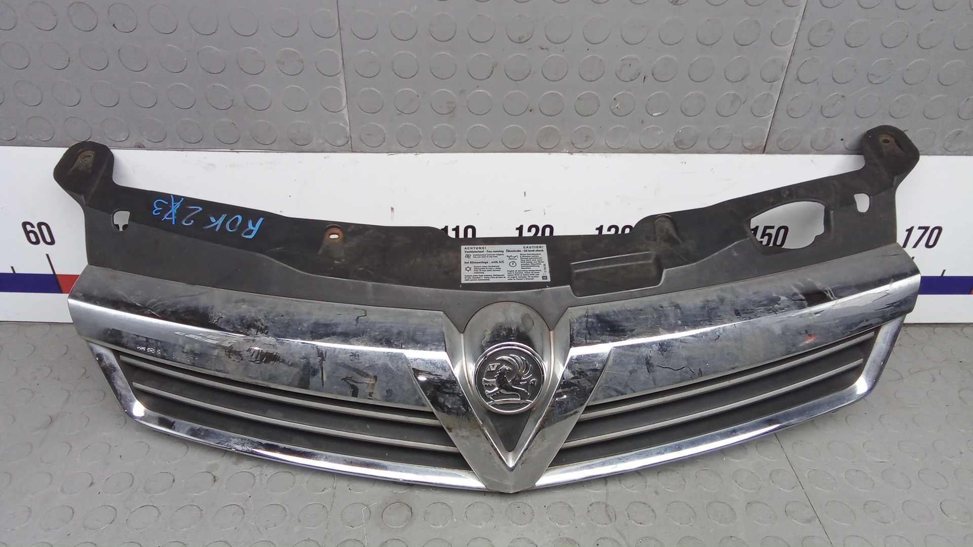 Решетка радиатора Opel Astra H