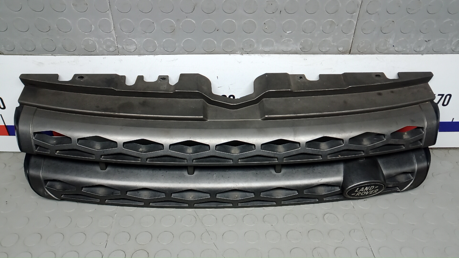 Решетка радиатора Land Rover EVOQUE 1
