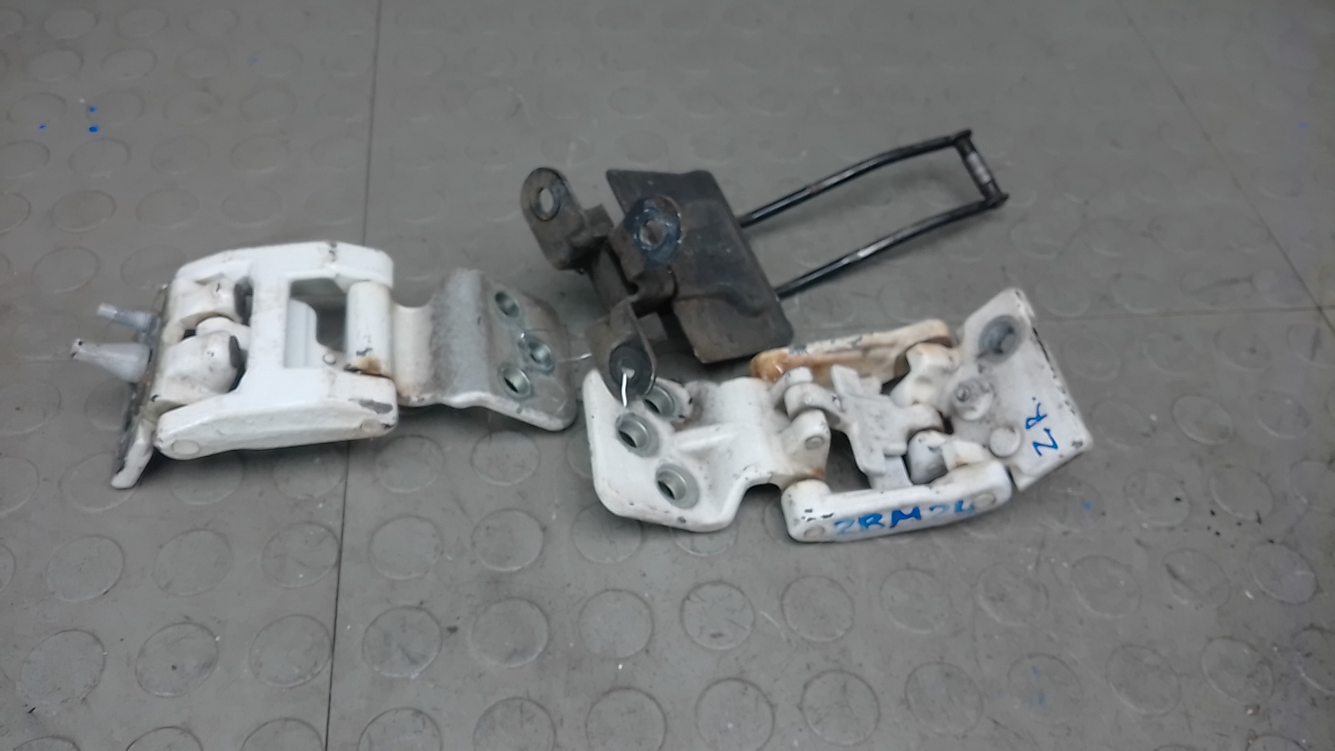 Петля двери распашной правой Ford Transit 8