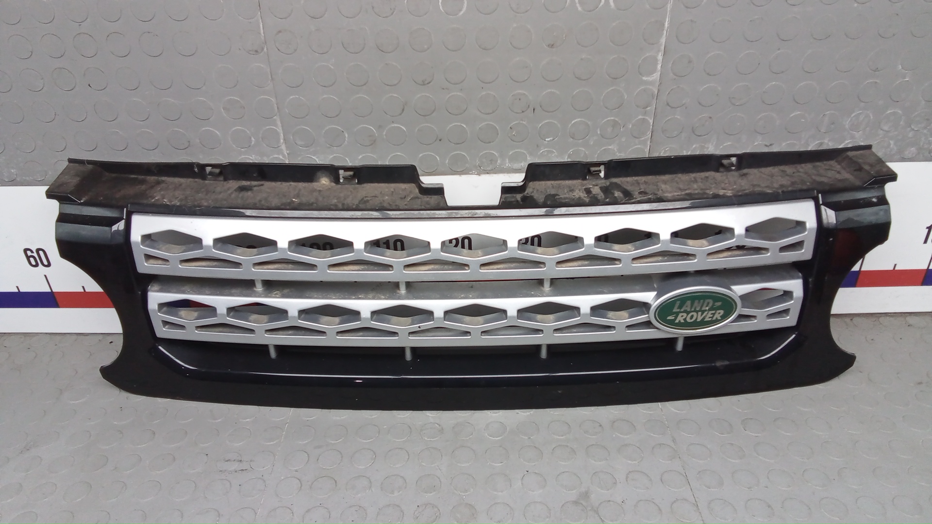 Решетка радиатора Land Rover Discovery 4