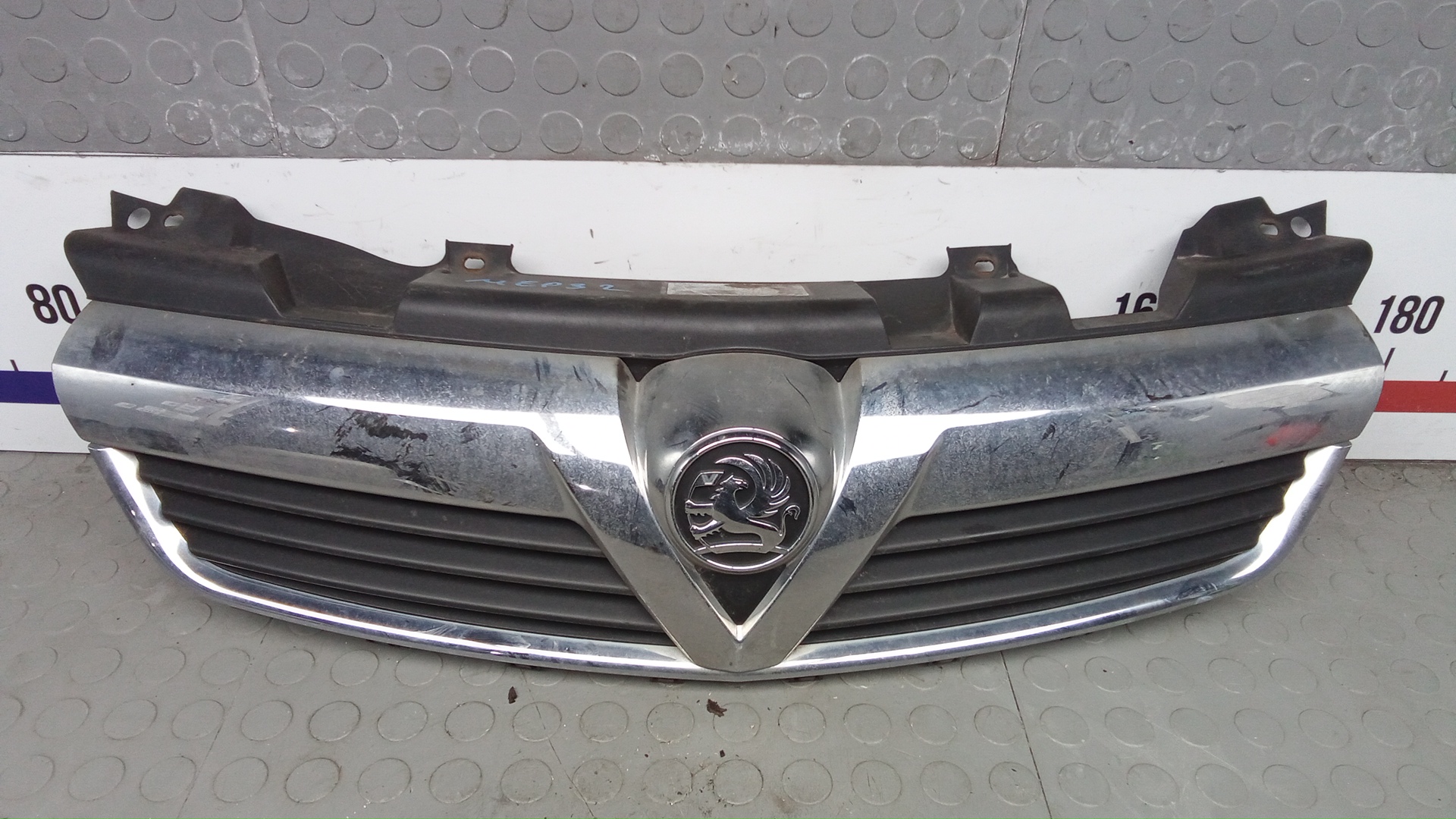 Решетка радиатора Opel Zafira B