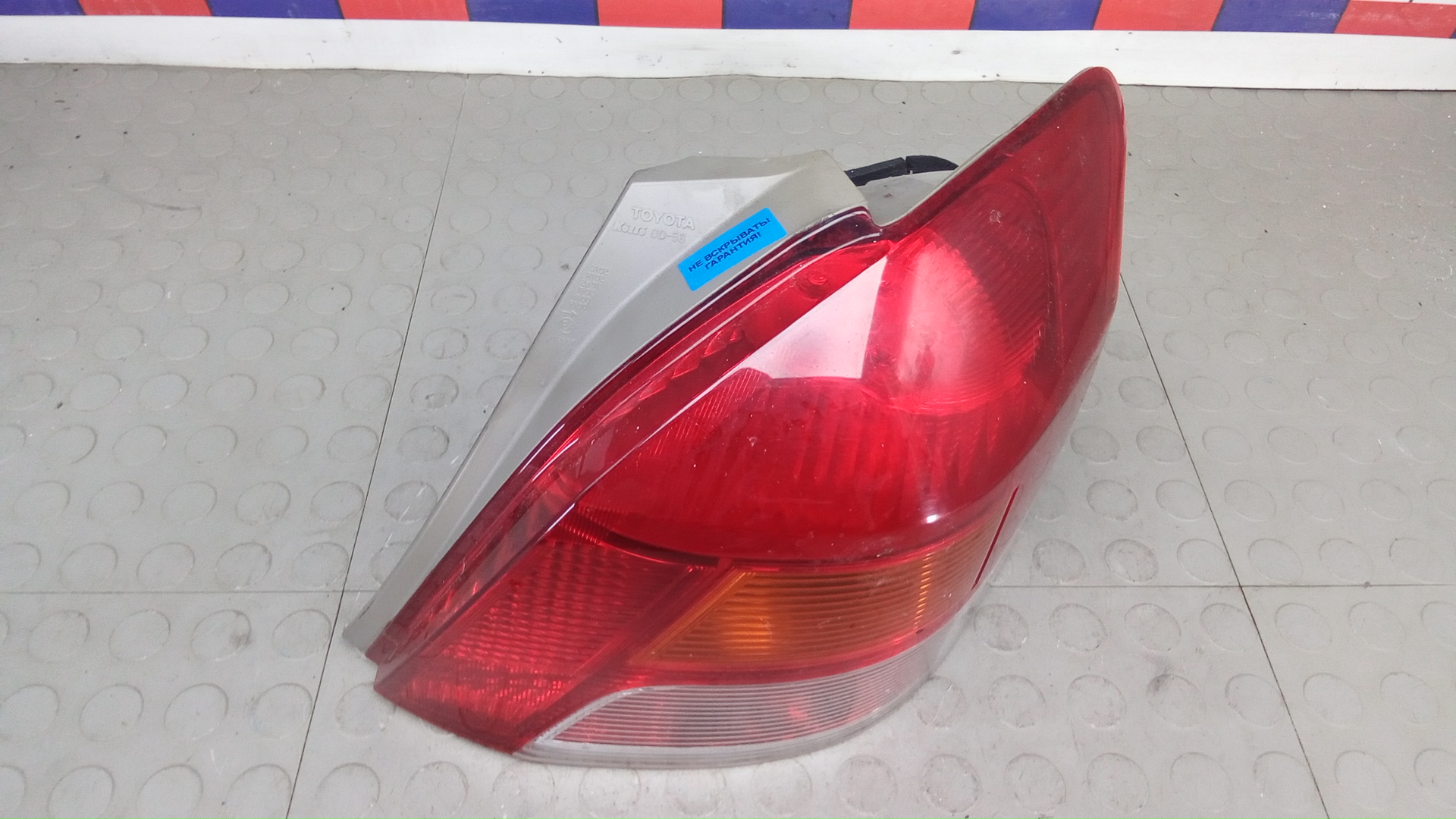 Фонарь задний правый Toyota Yaris P9