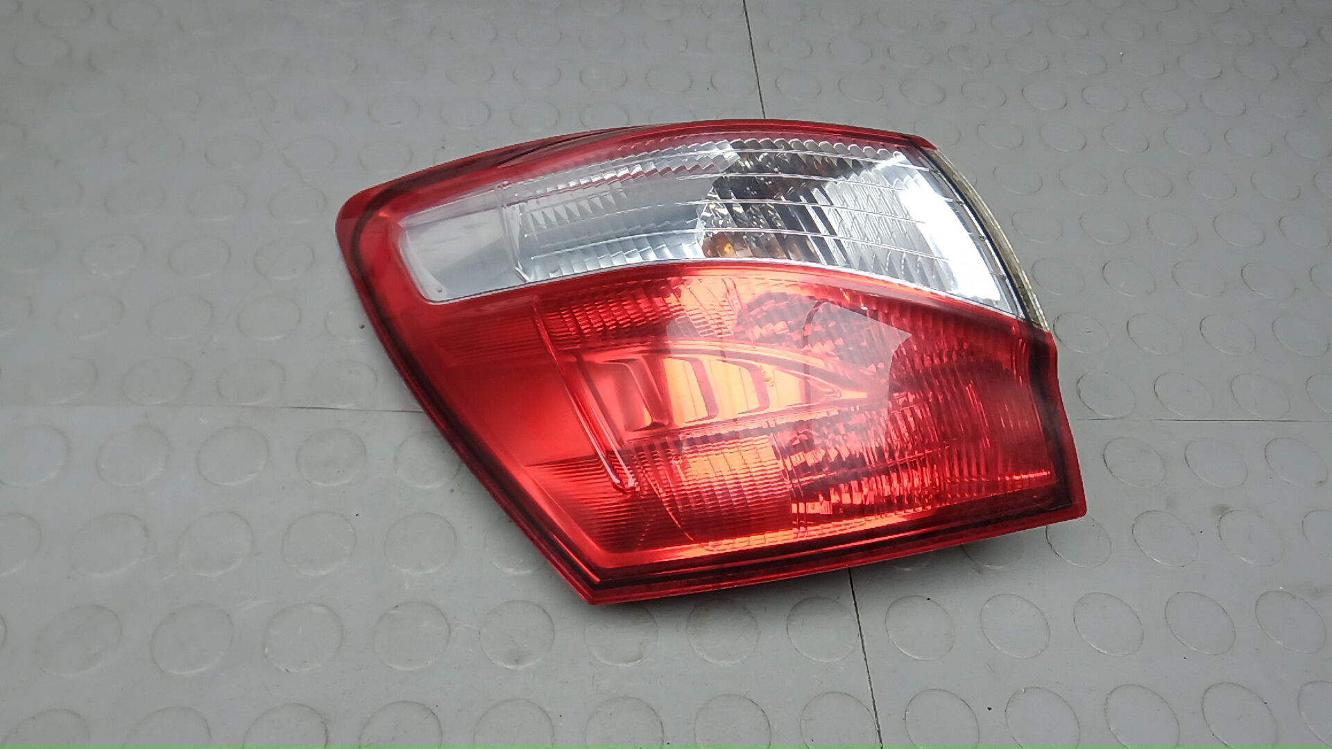 Фонарь задний левый Nissan Qashqai J10 +2