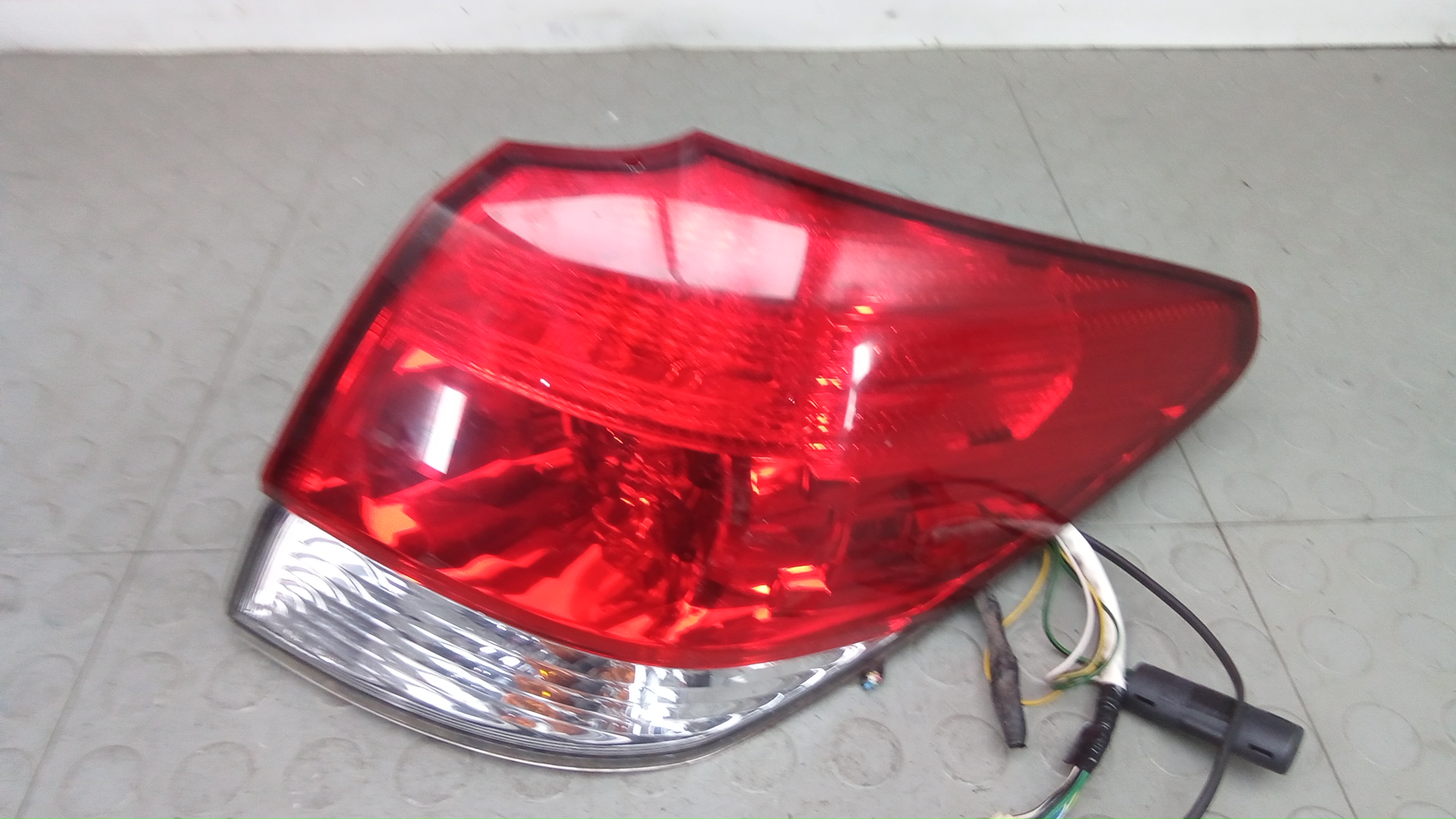 Фонарь задний правый Subaru Outback 4