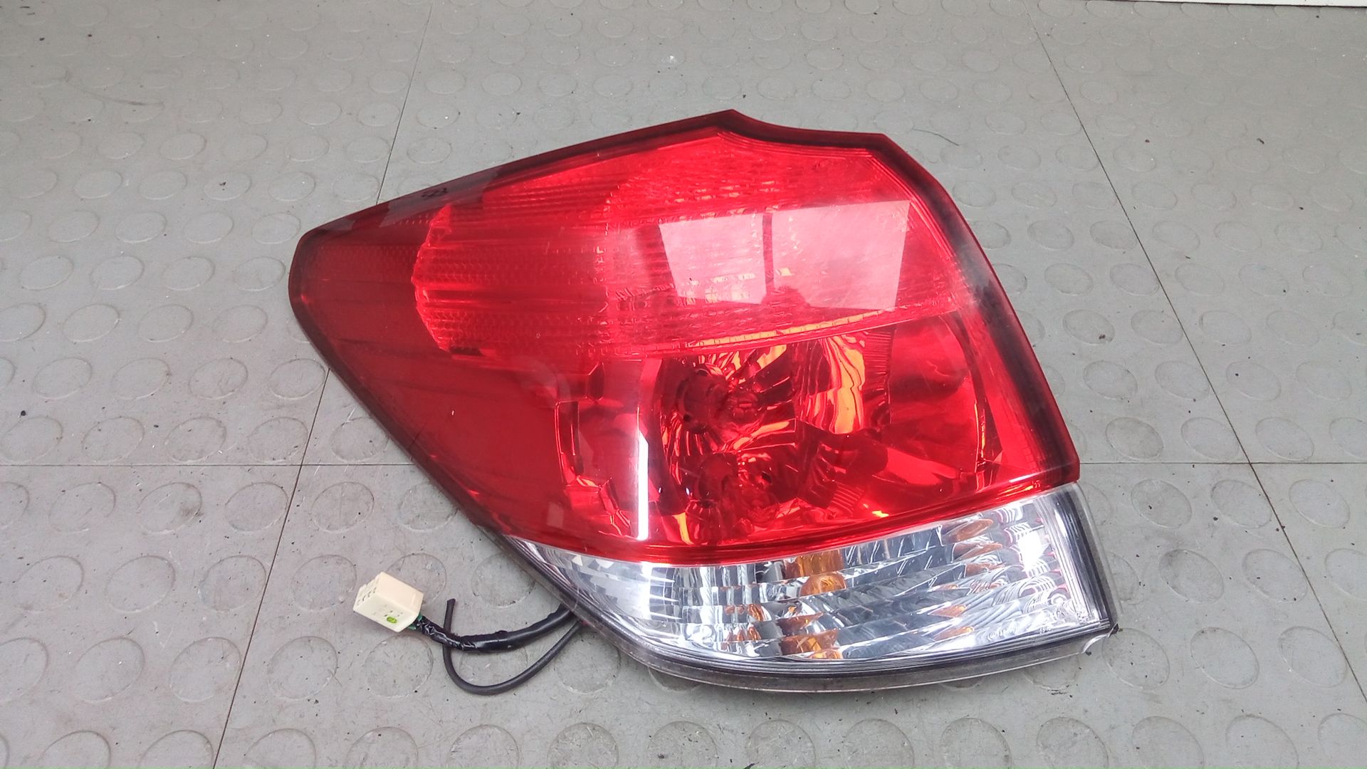 Фонарь задний левый Subaru Outback 4