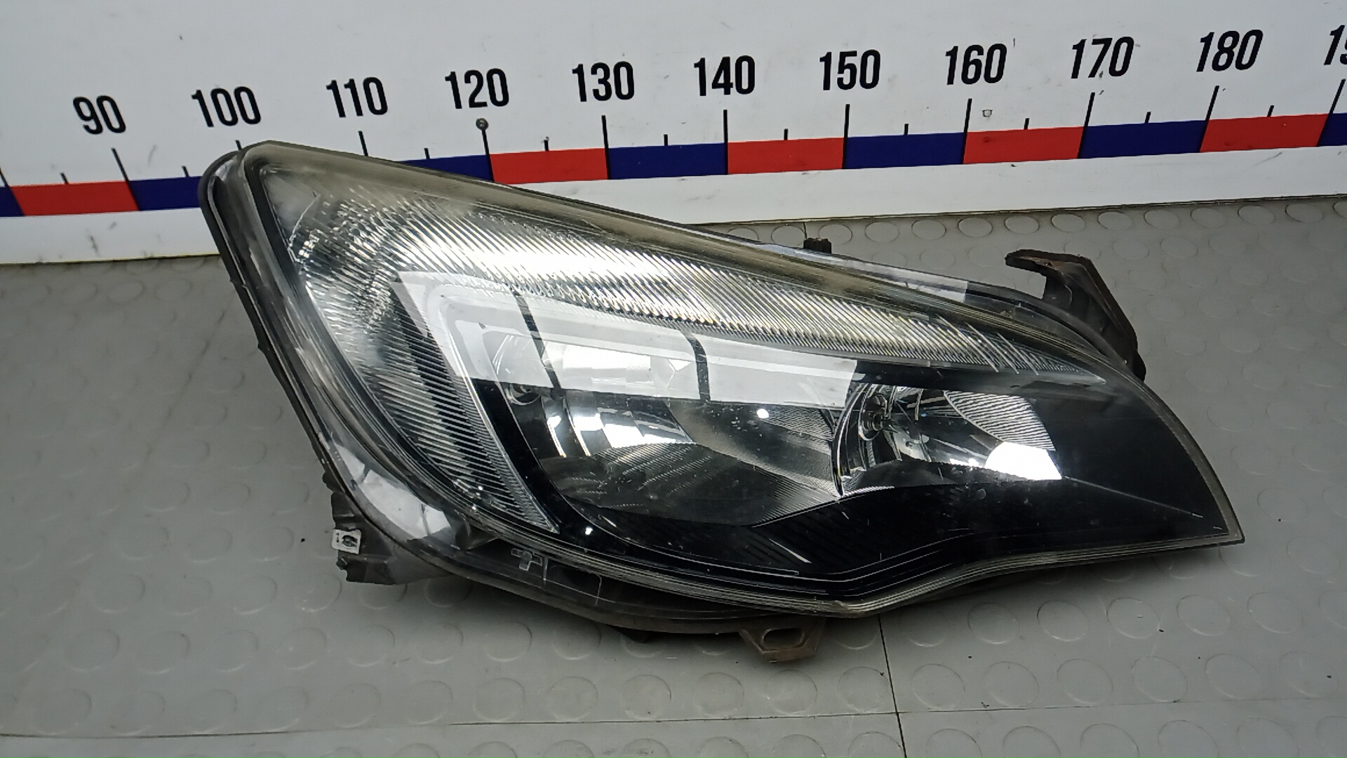 Фара правая Opel Astra J