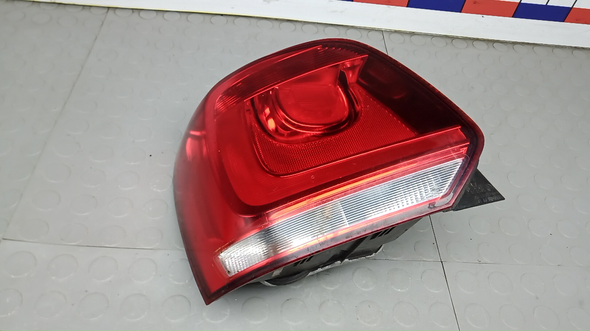 Фонарь задний левый Volkswagen Polo 5 (6R)