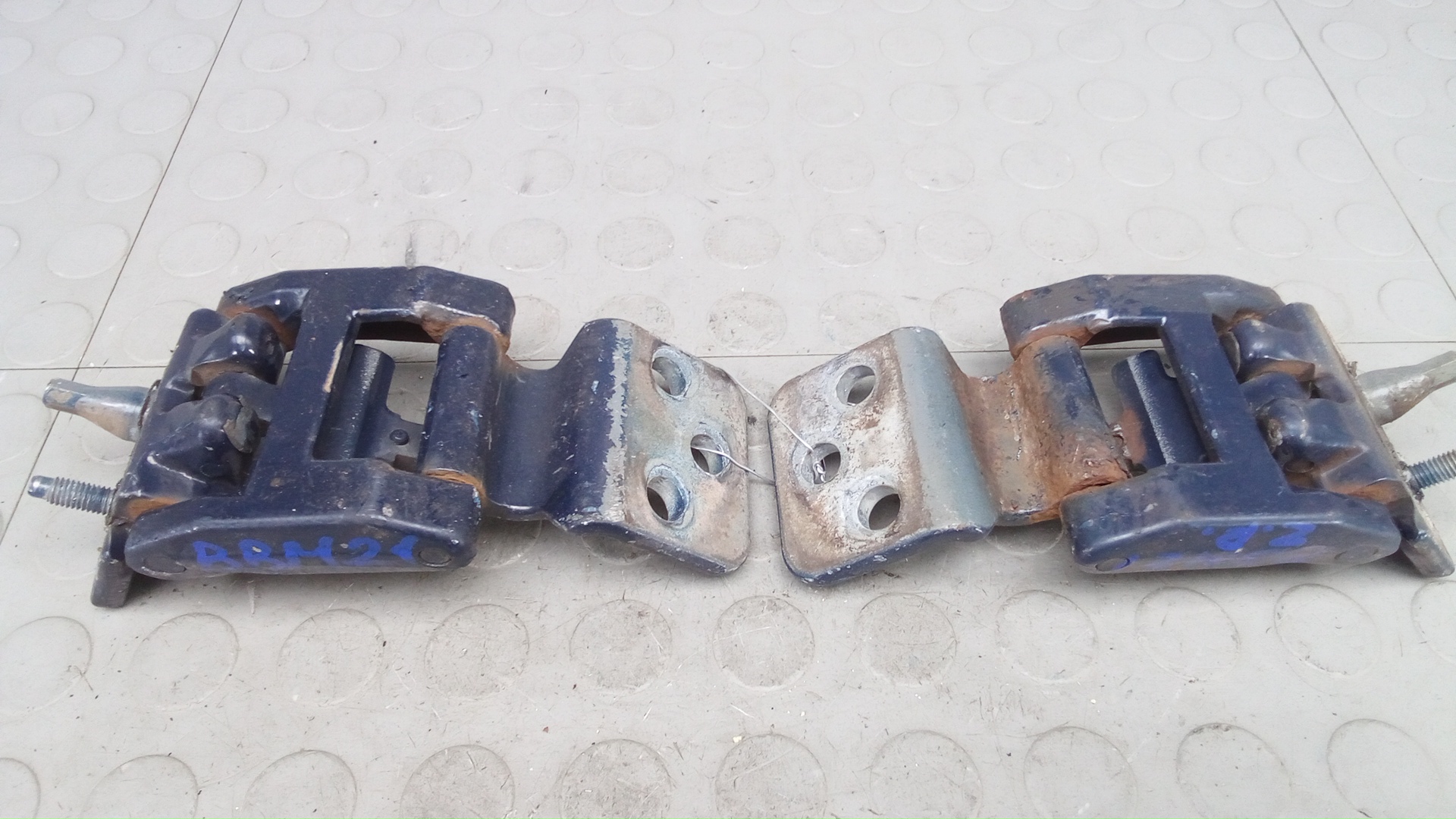 Петля двери распашной правой Ford Transit 8