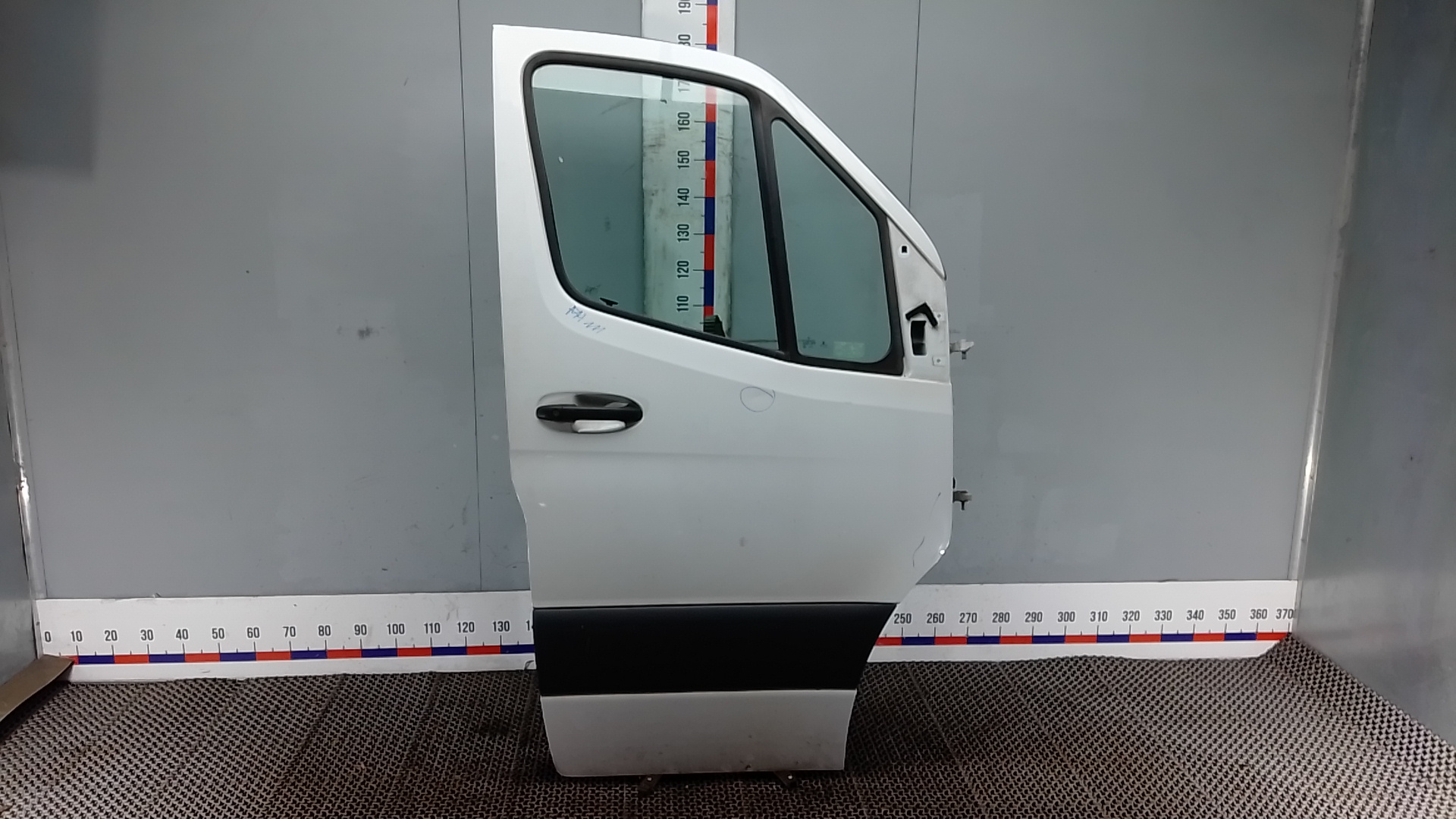 Дверь передняя правая Mercedes-Benz Sprinter W907