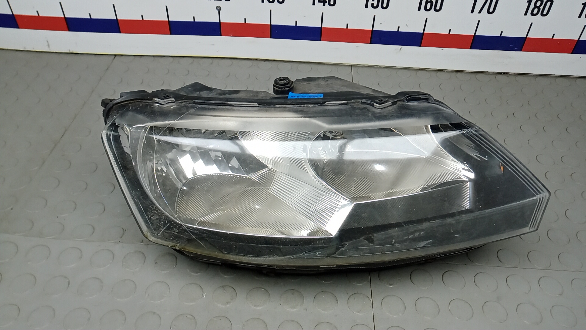 Фара правая Skoda Rapid