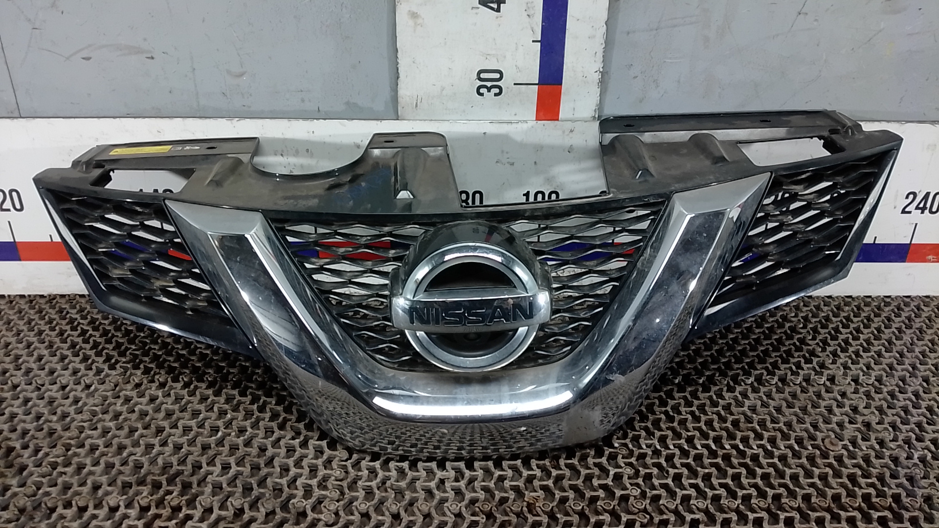 Решетка радиатора Nissan X-Trail T32