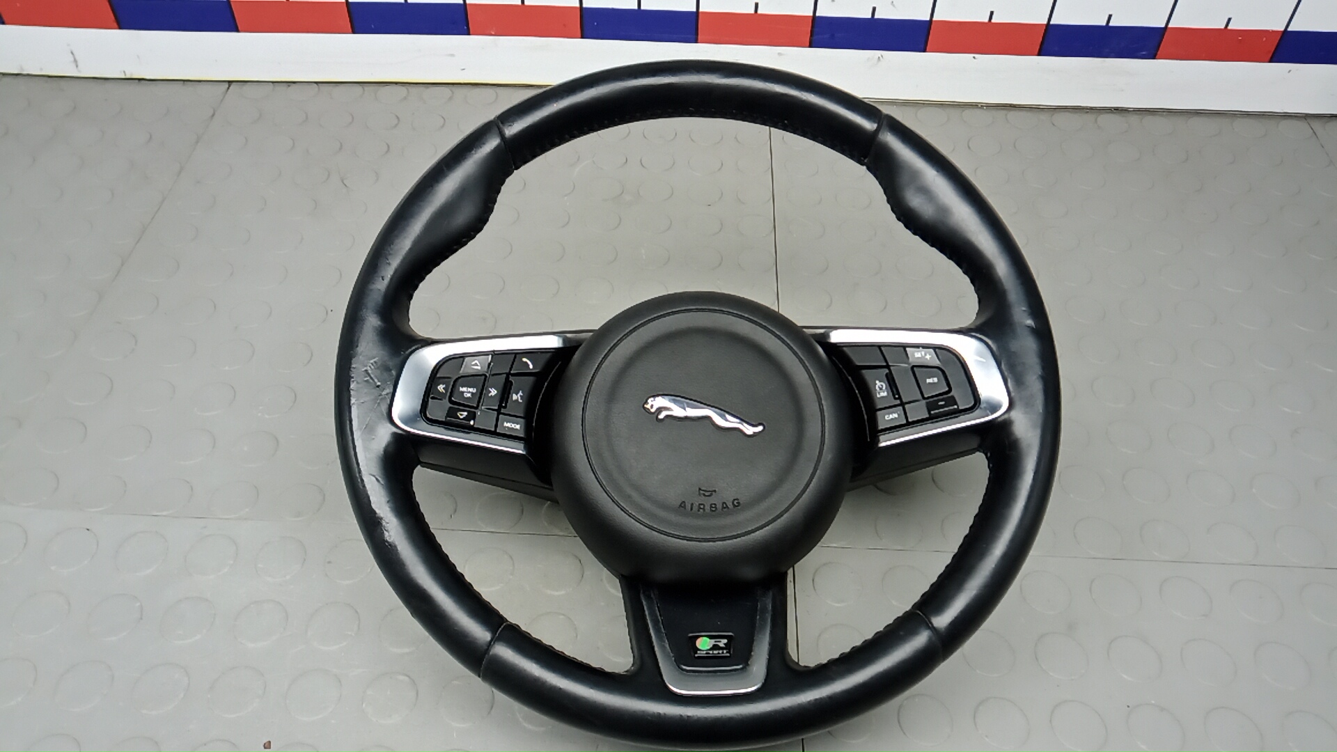 Руль Jaguar XE X760