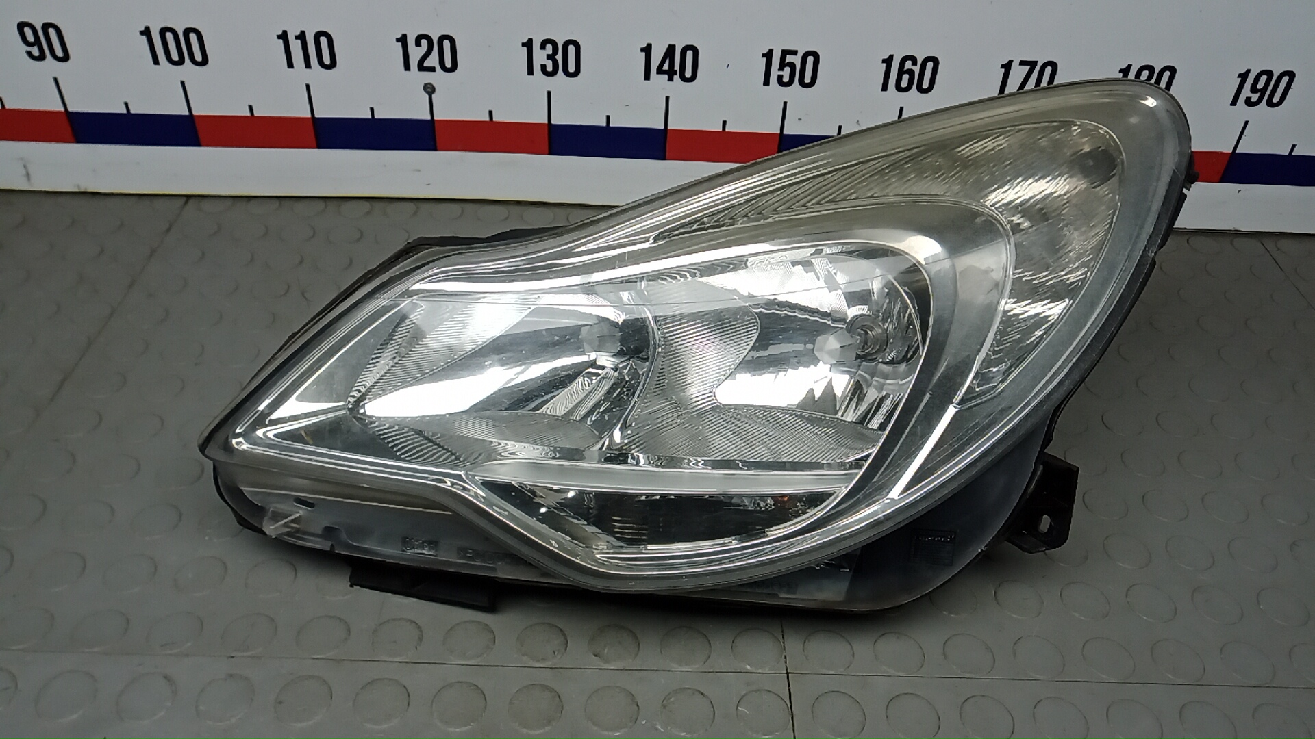 Фара левая Opel Corsa D