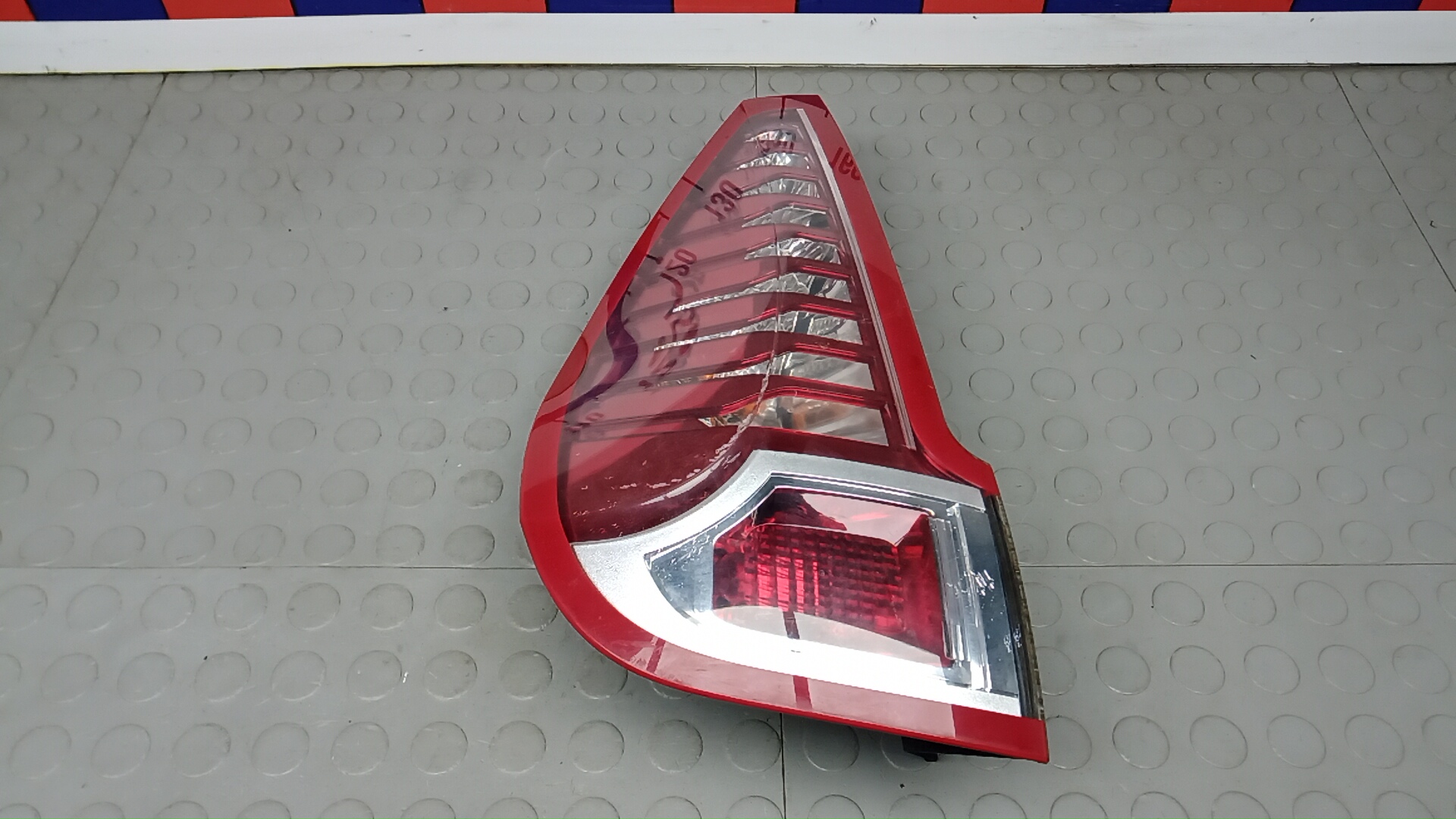 Фонарь задний левый Renault Scenic 3