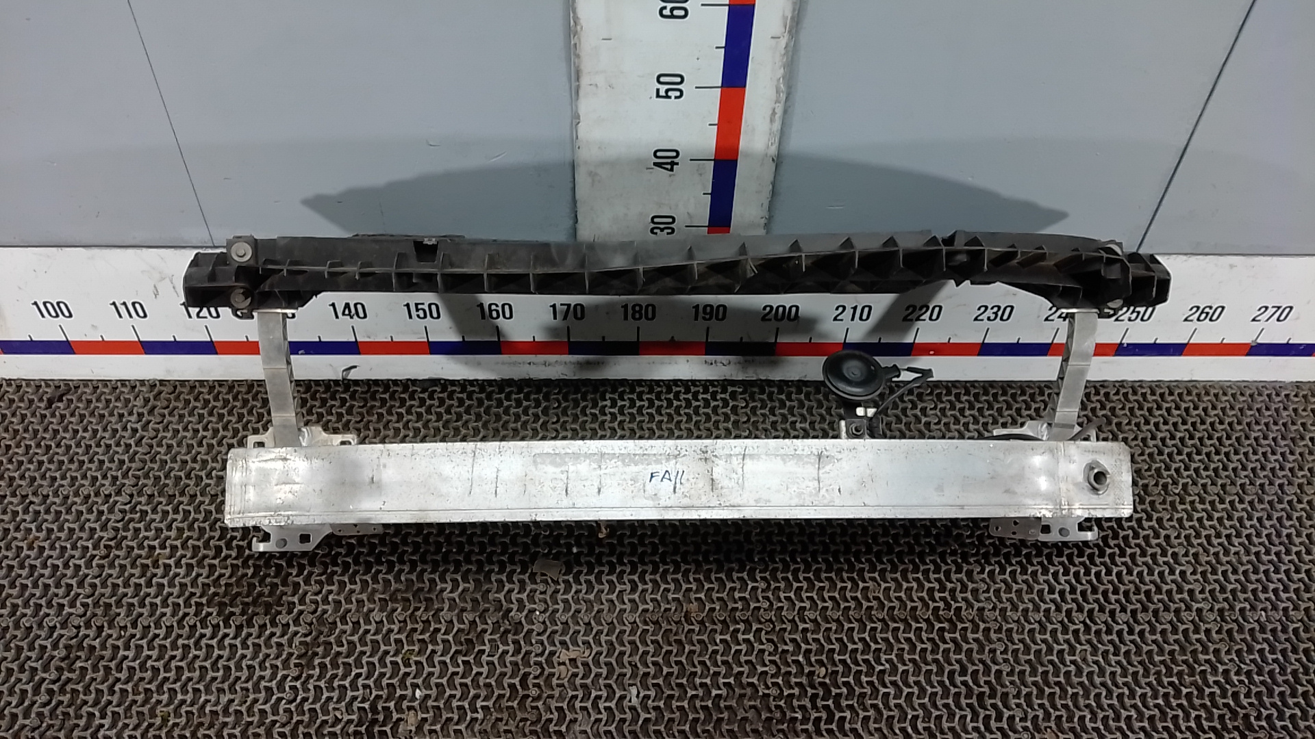 Усилитель бампера передний (кронштейн) Citroen C4 Cactus