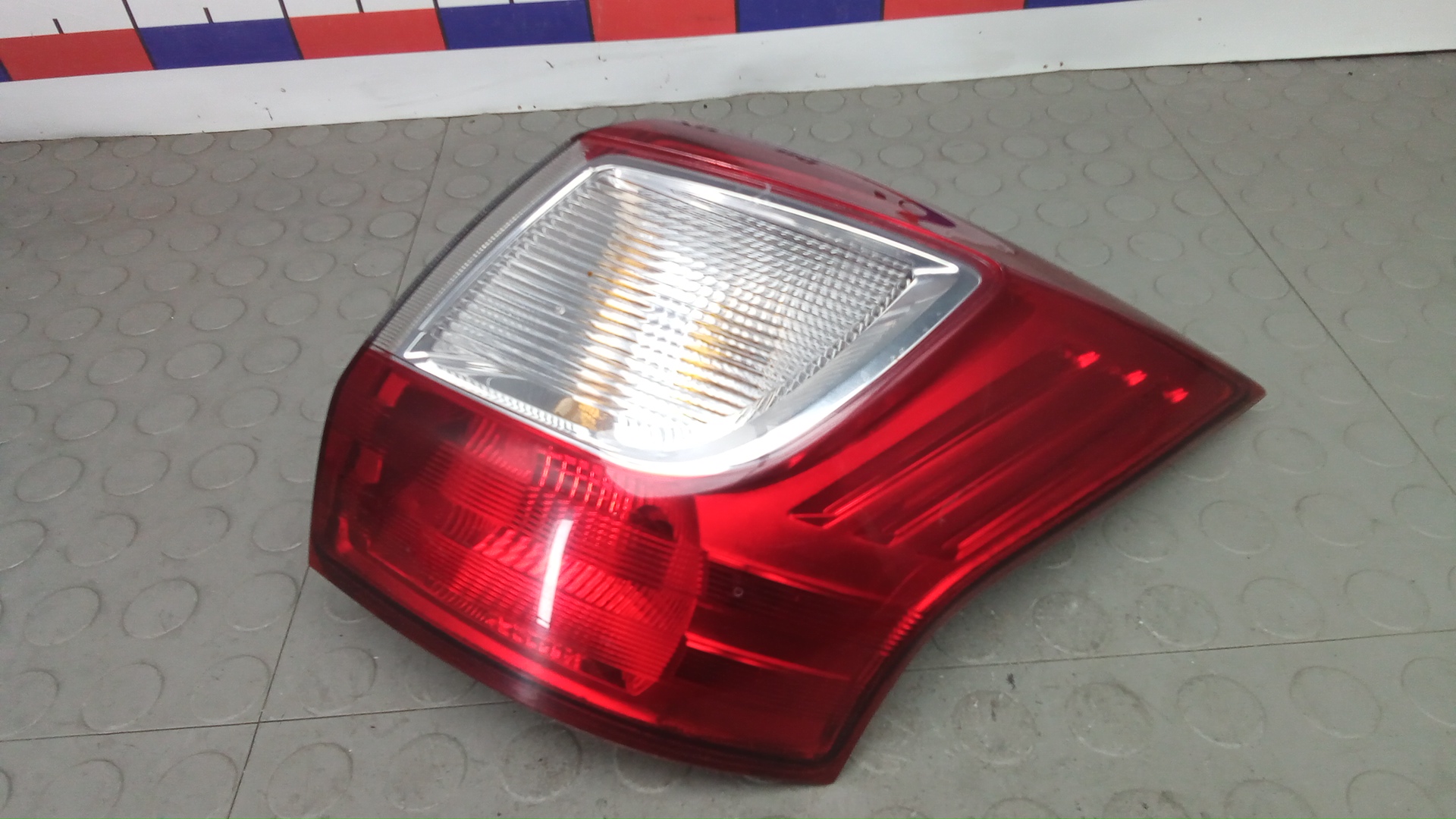 Фонарь задний правый Ford Grand C-MAX
