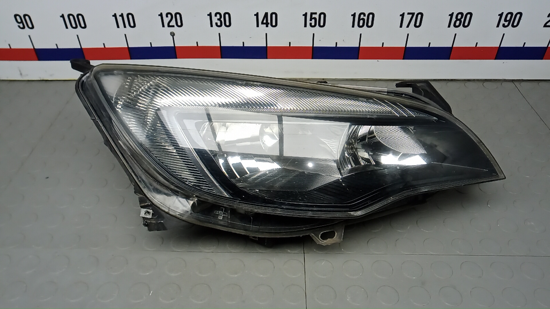 Фара правая Opel Astra J