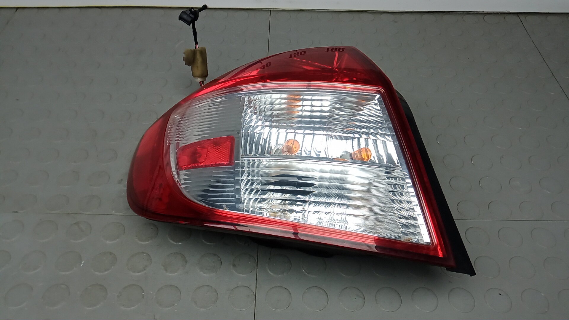 Фонарь задний левый Suzuki SX4 1