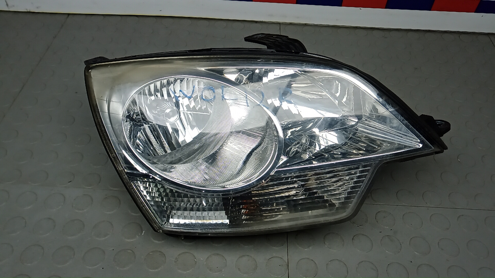 Фара правая Opel Antara