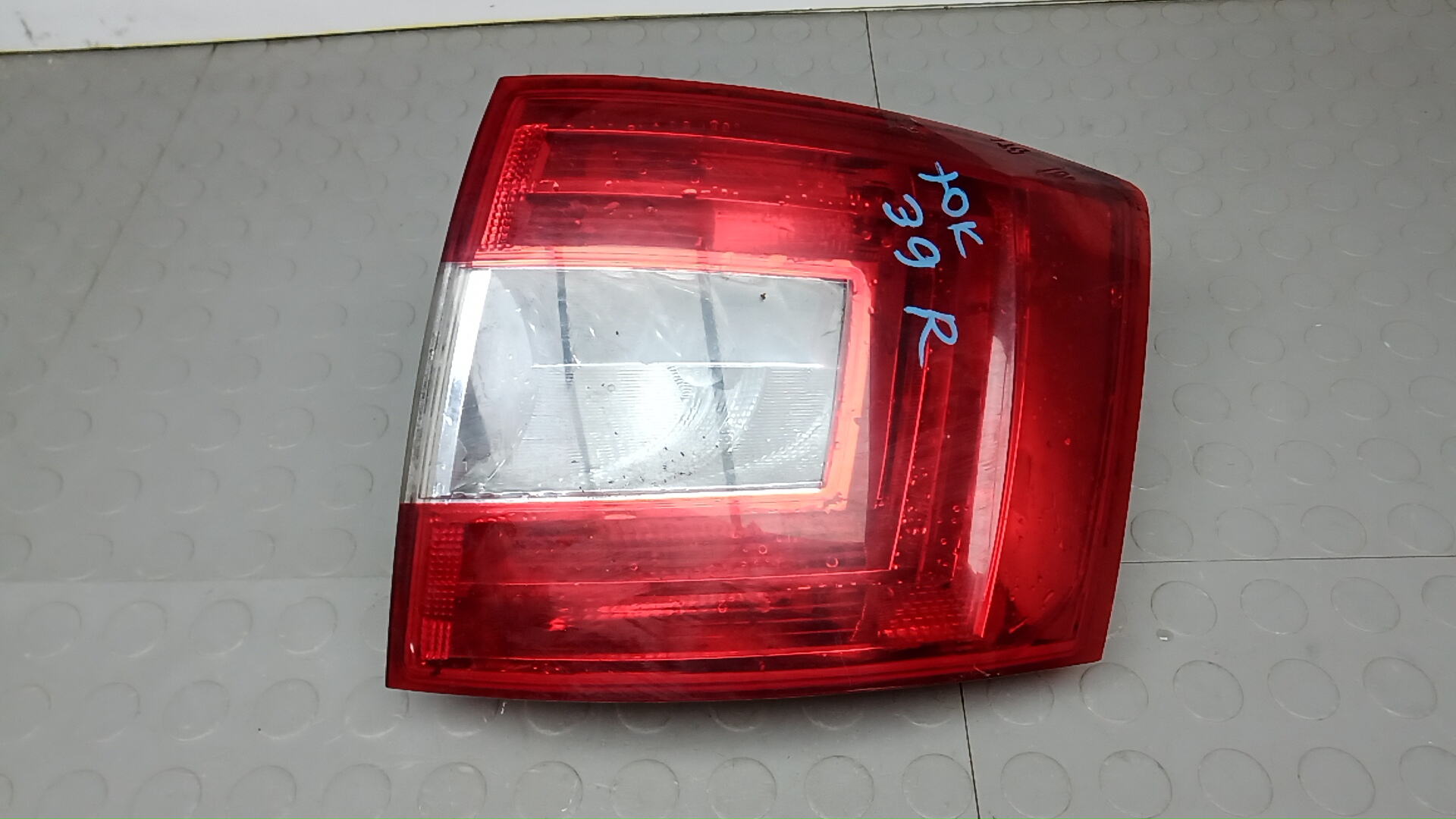 Фонарь задний правый Skoda Octavia A7