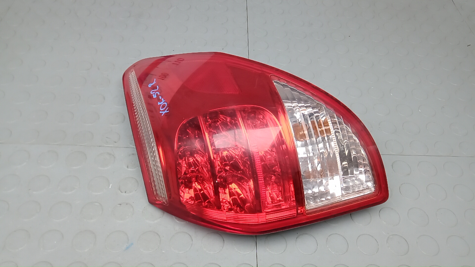 Фонарь задний правый Toyota RAV4 XA30