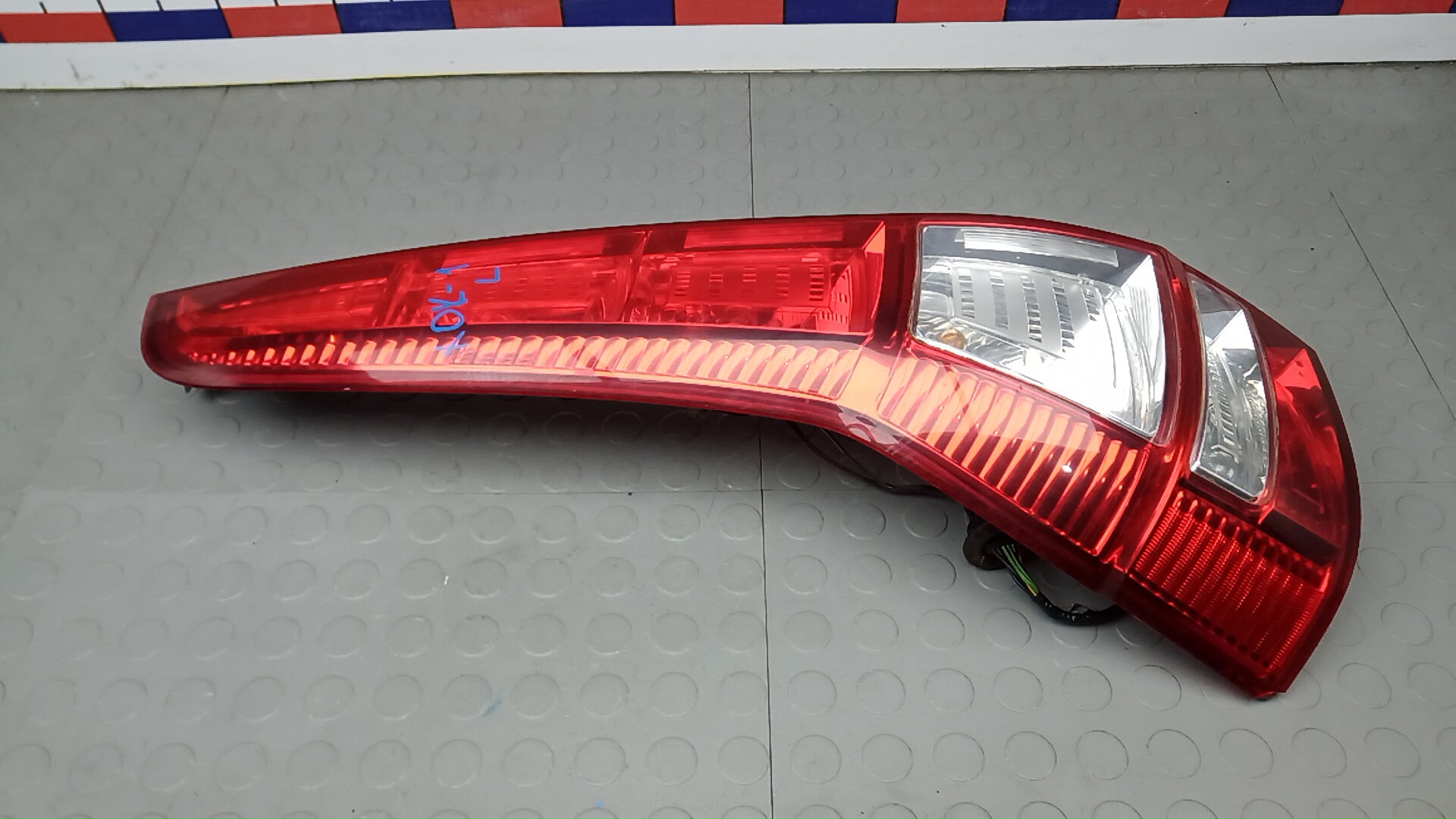 Фонарь задний левый Honda CR-V 3