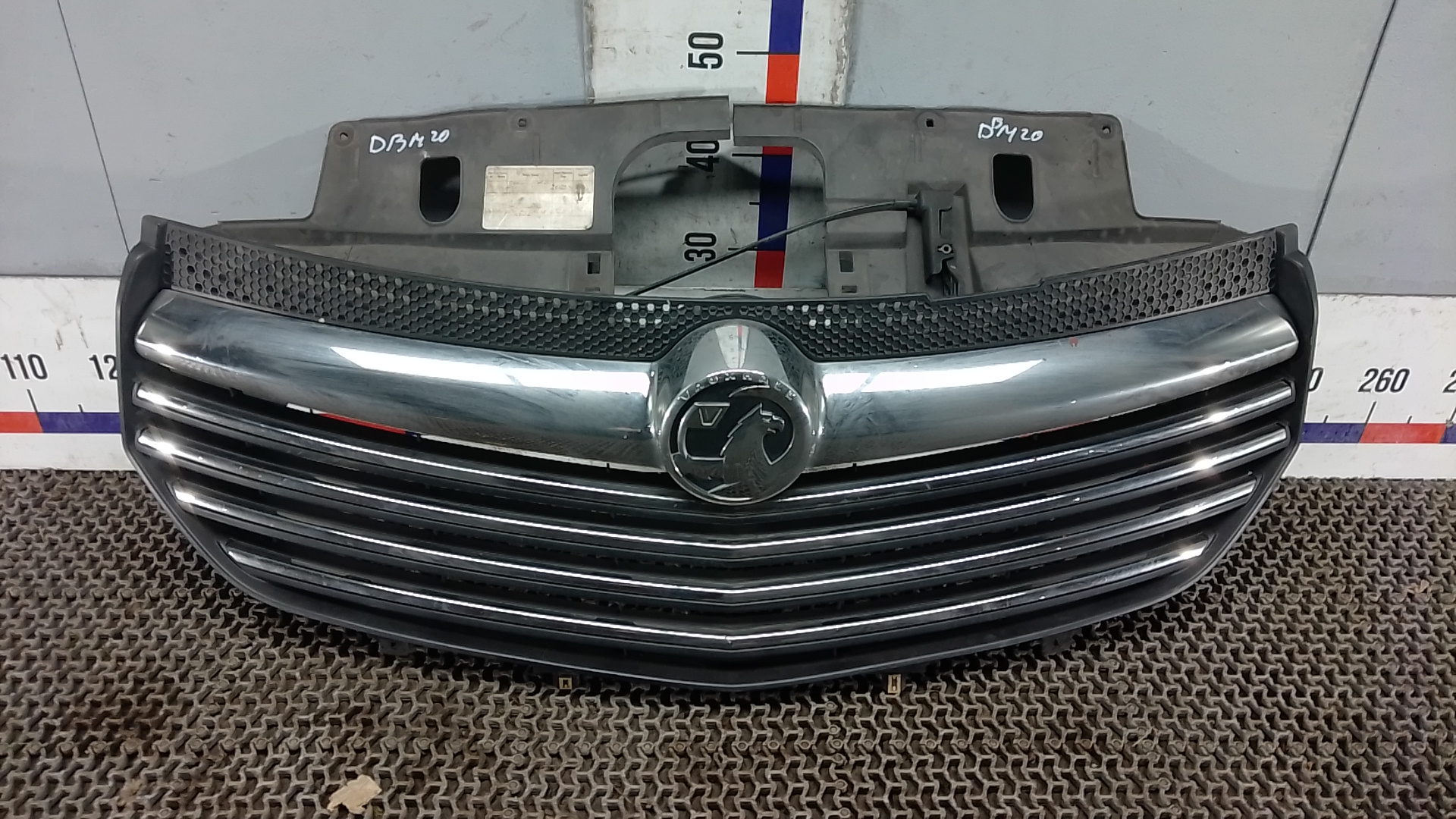 Решетка радиатора Opel Vivaro B