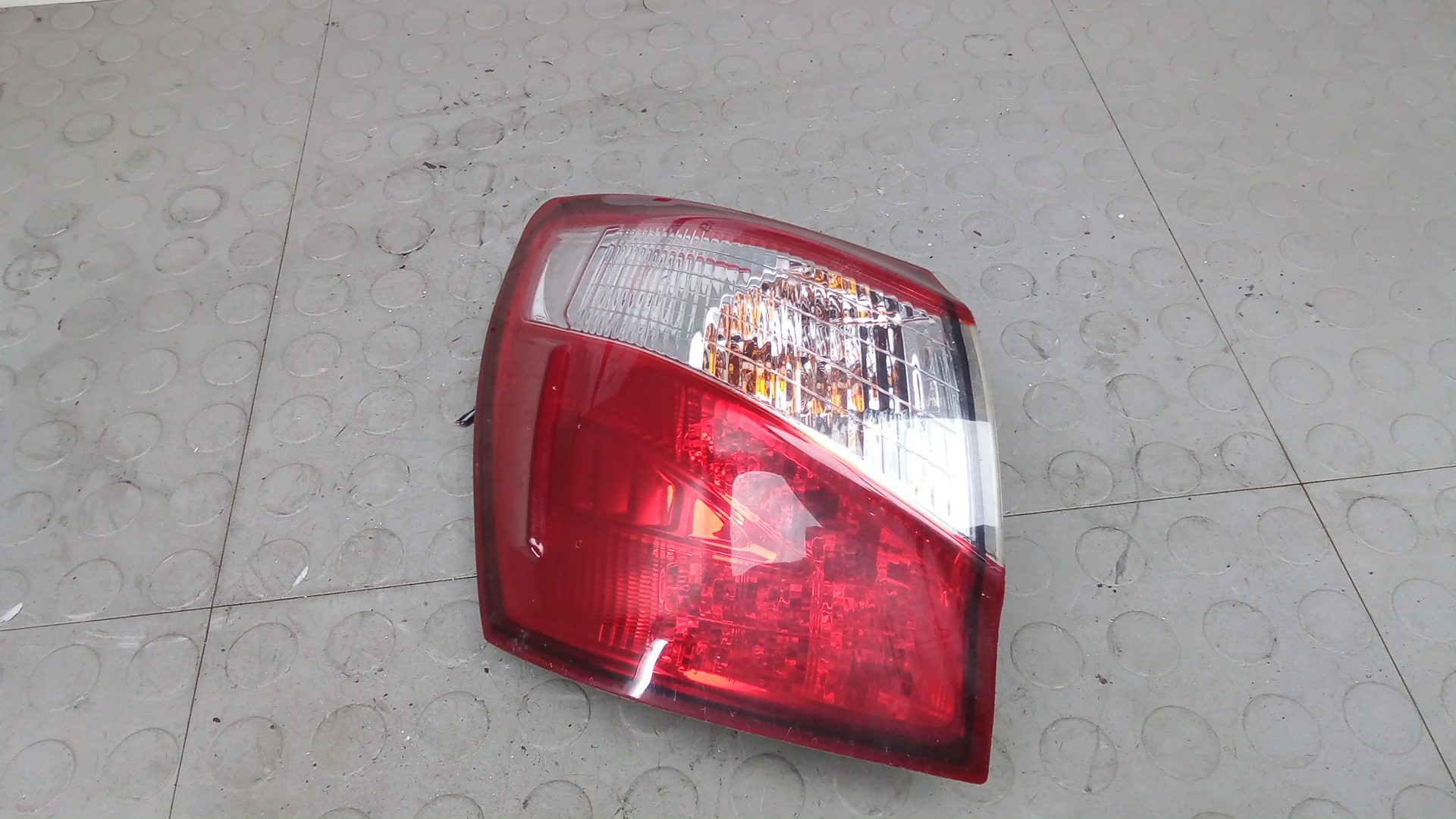 Фонарь задний левый Nissan Qashqai J10 +2