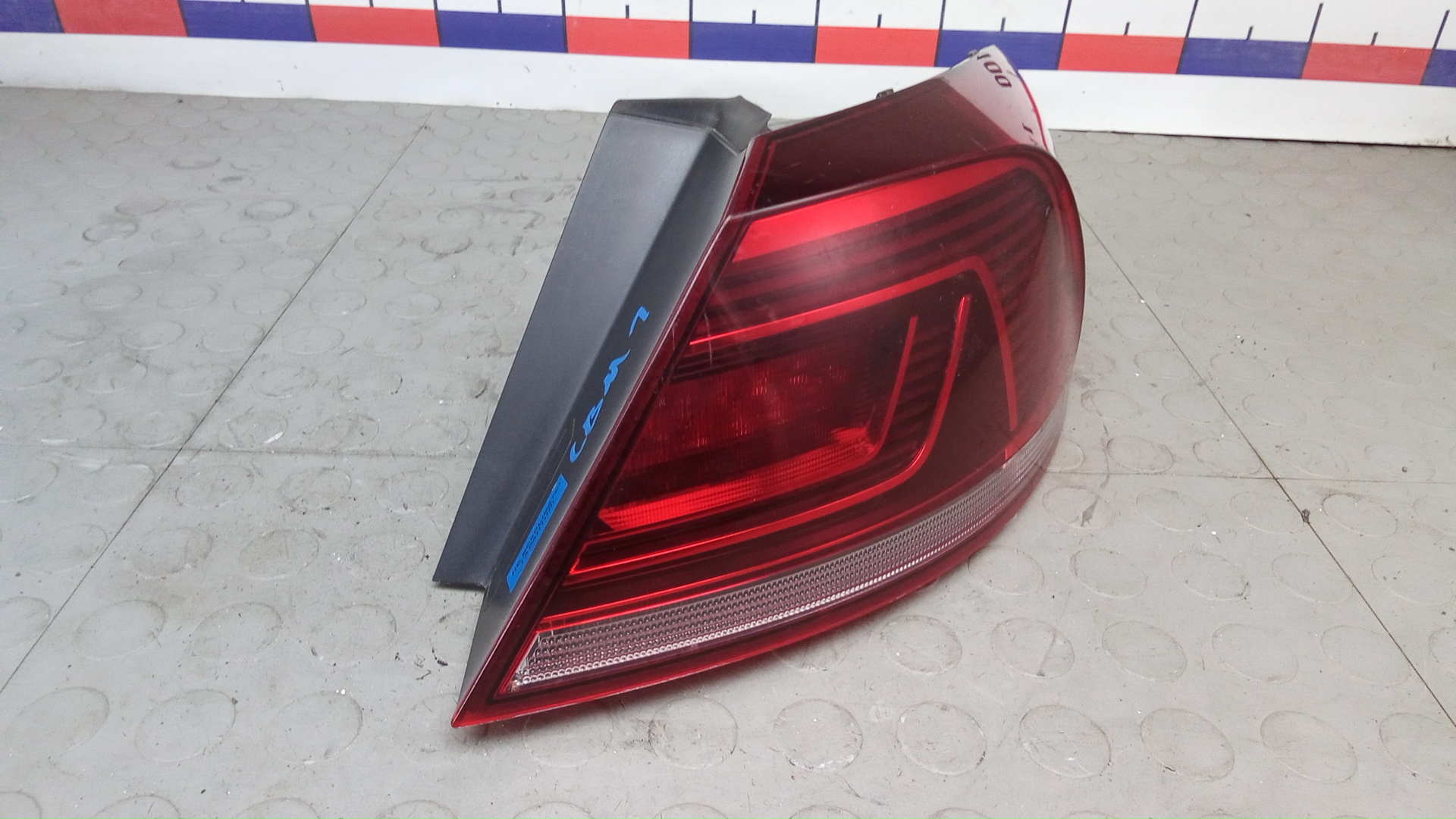 Фонарь задний правый Volkswagen Passat CC