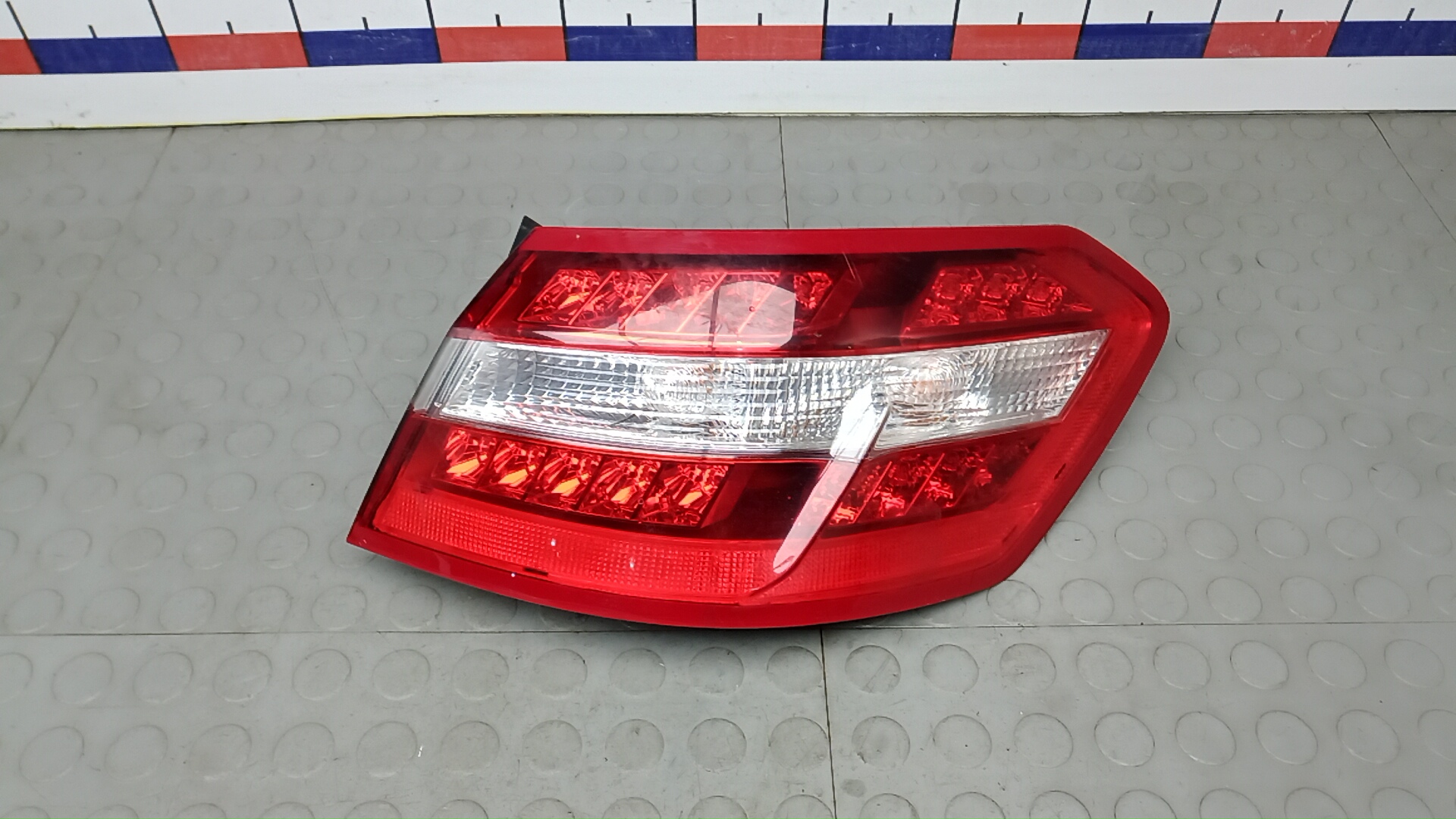 Фонарь задний правый Mercedes-Benz E-Class W212