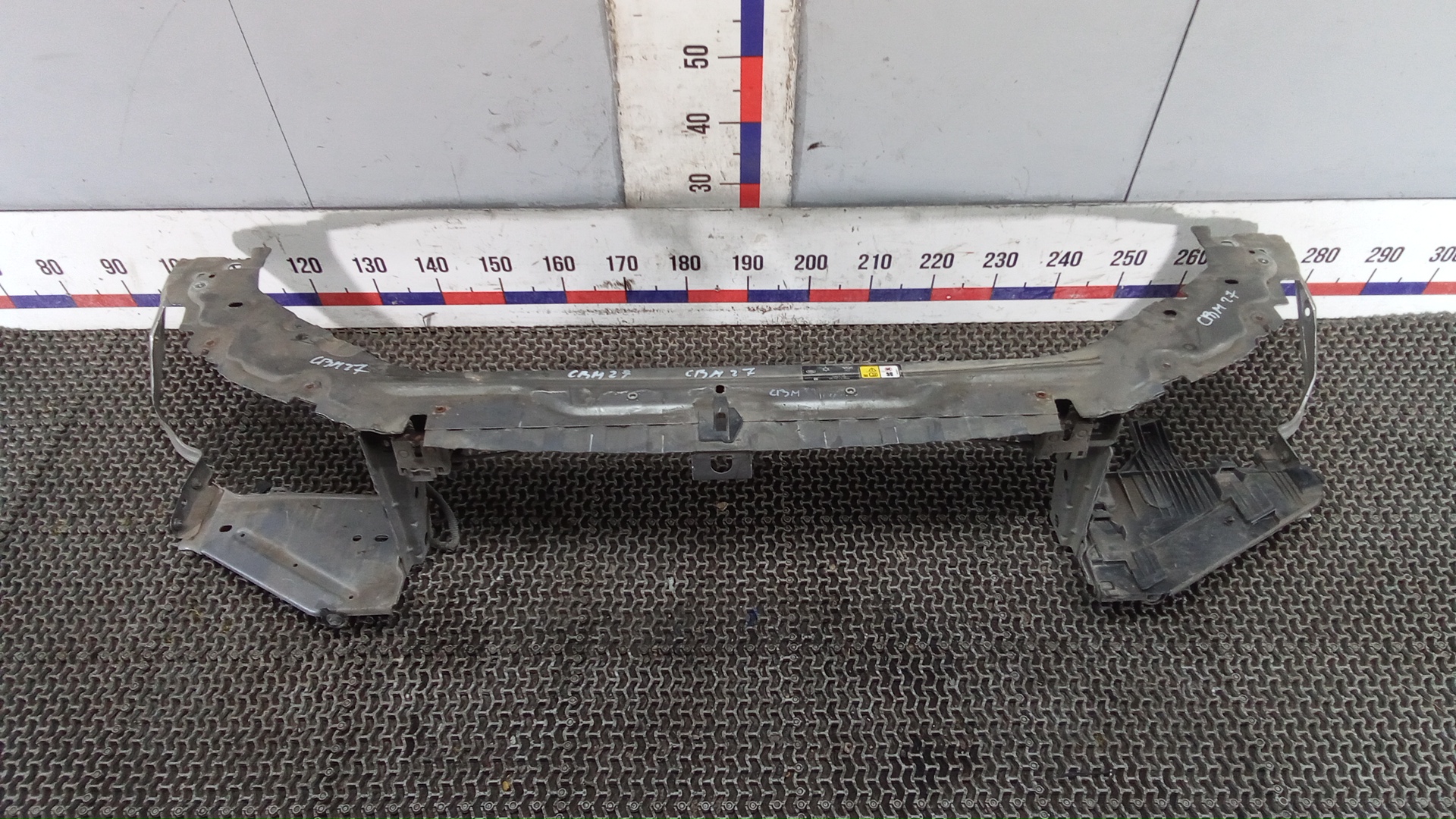 Передняя панель крепления облицовки (телевизор) Land Rover Freelander 2