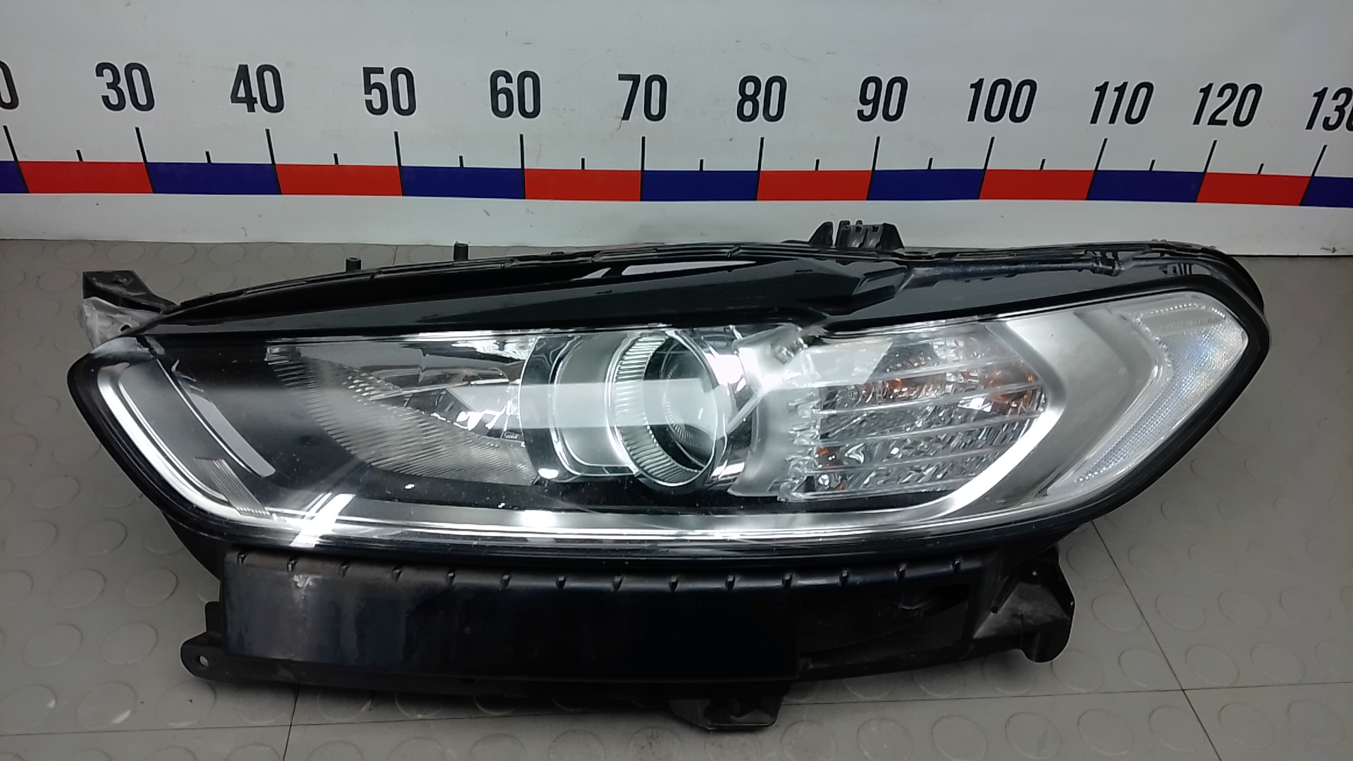 Фара левая Ford Mondeo 5