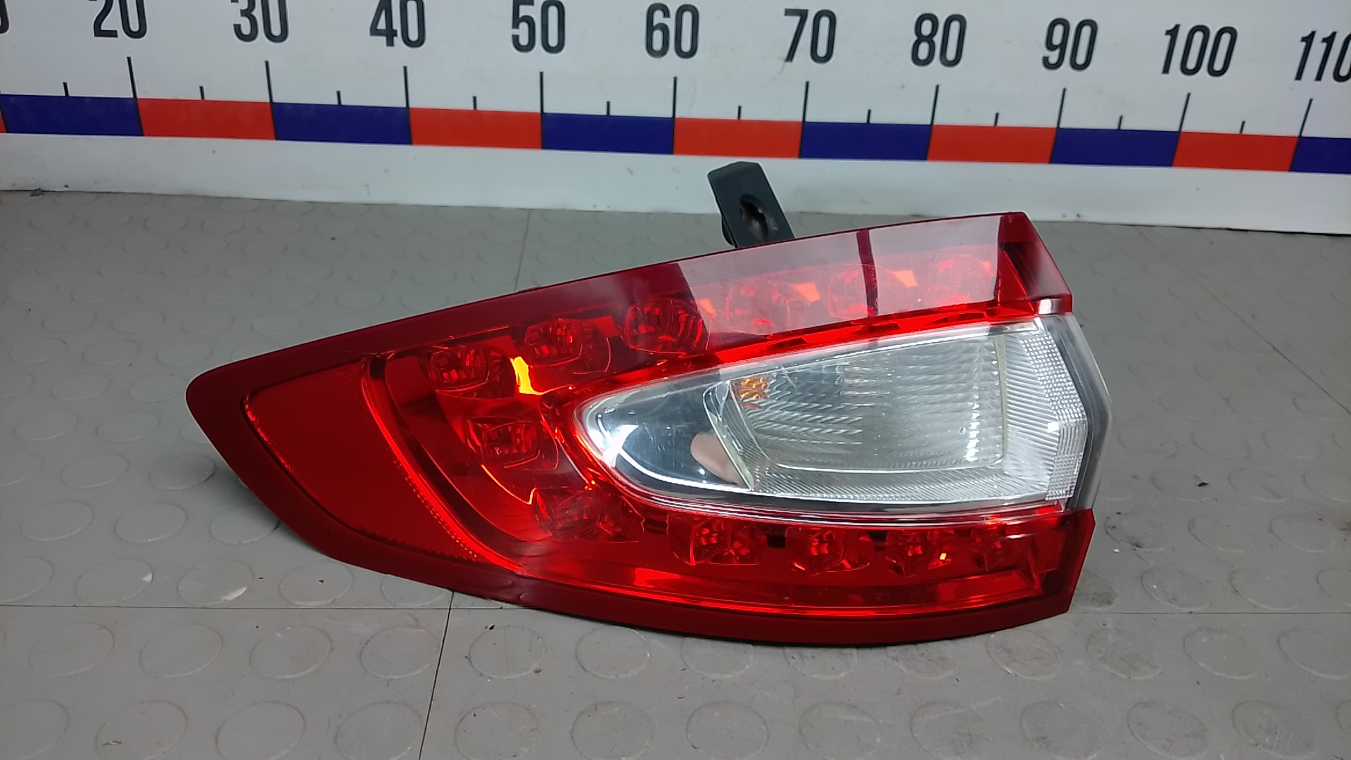 Фонарь задний левый Ford Mondeo 5