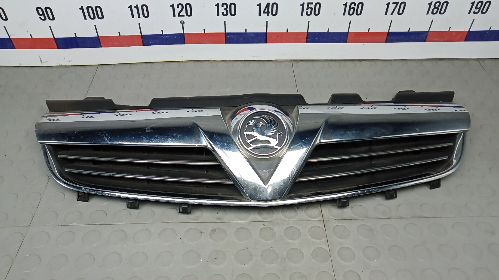 Решетка радиатора Opel Zafira B