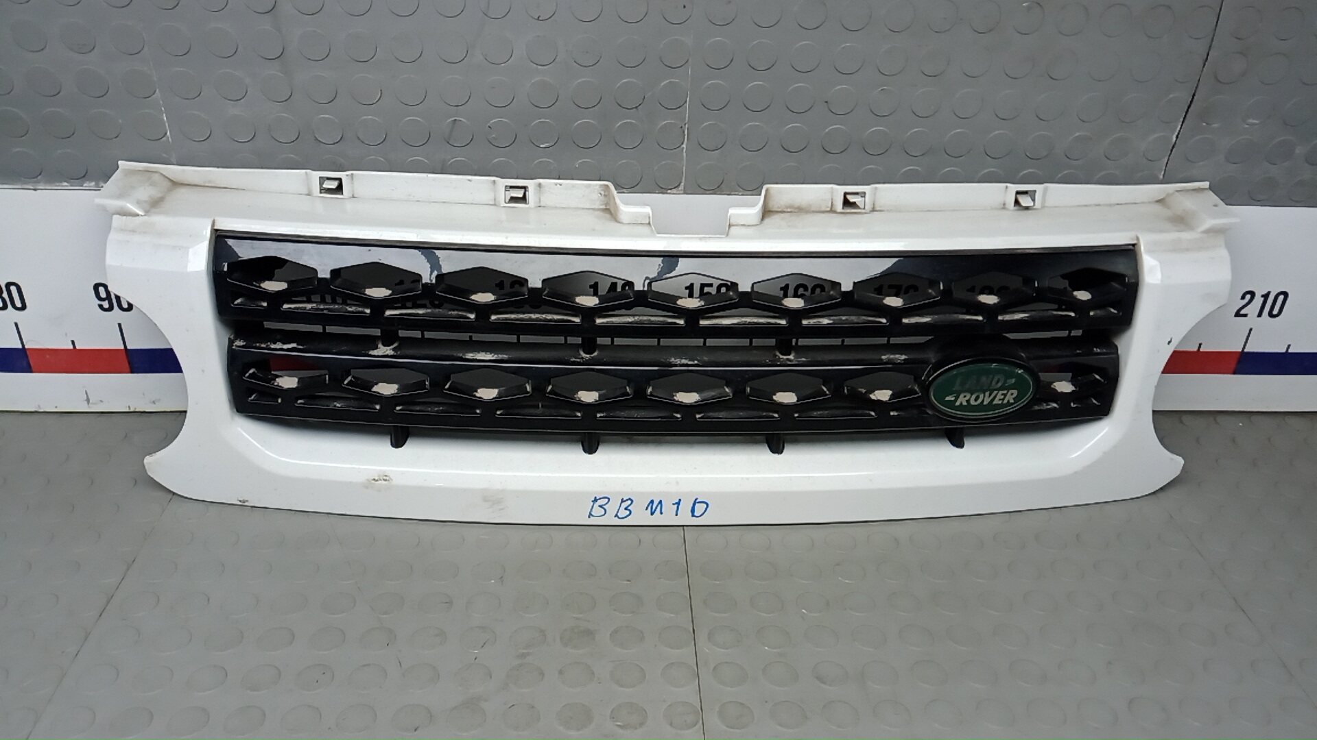 Решетка радиатора Land Rover Discovery 4