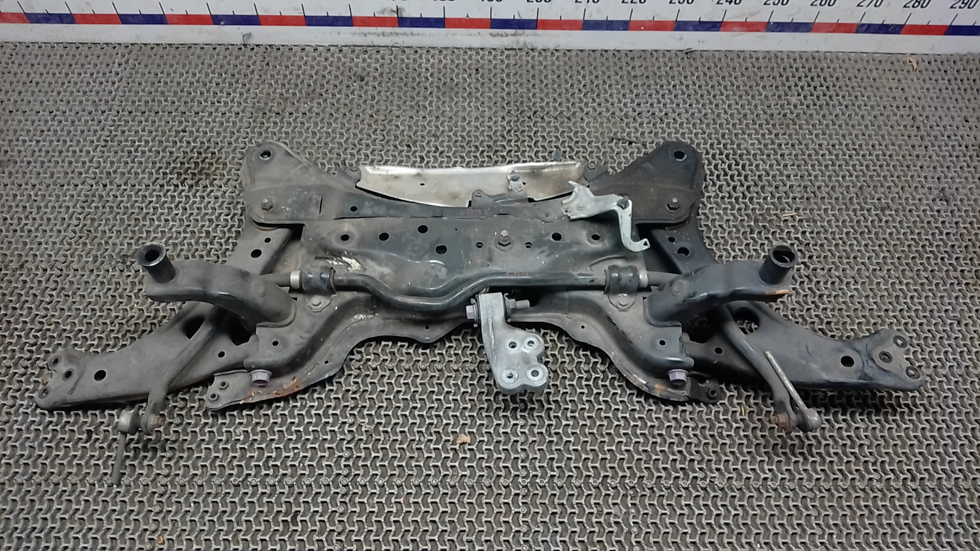 Балка подвески передняя Toyota Prius XW50