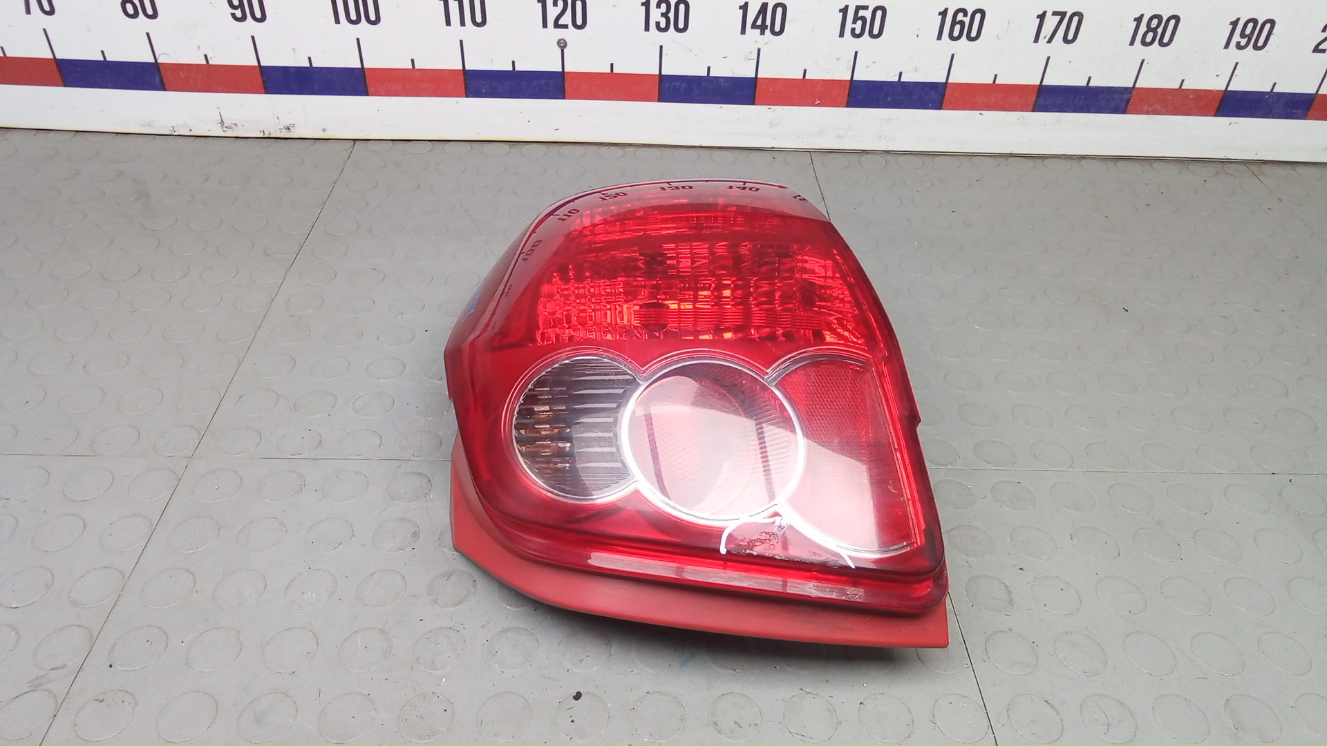 Фонарь задний правый Toyota Auris E150