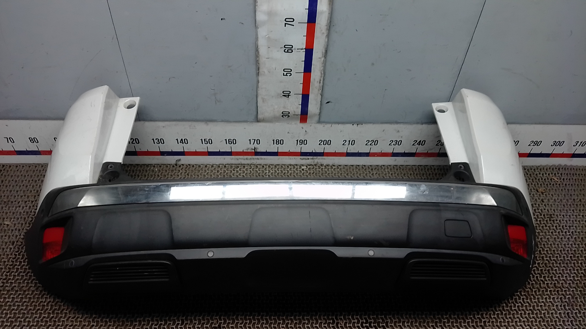 Бампер задний Peugeot 3008 2