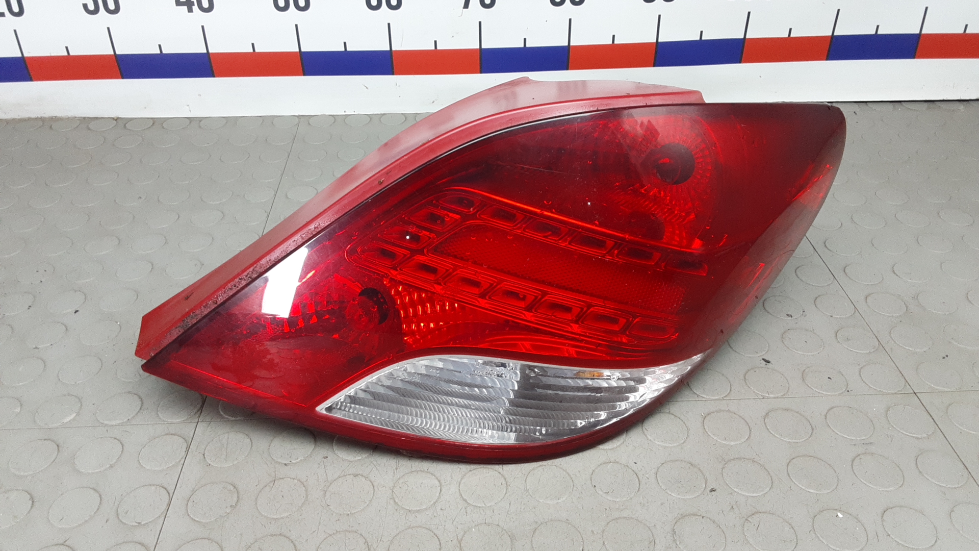Фонарь задний правый Peugeot 207