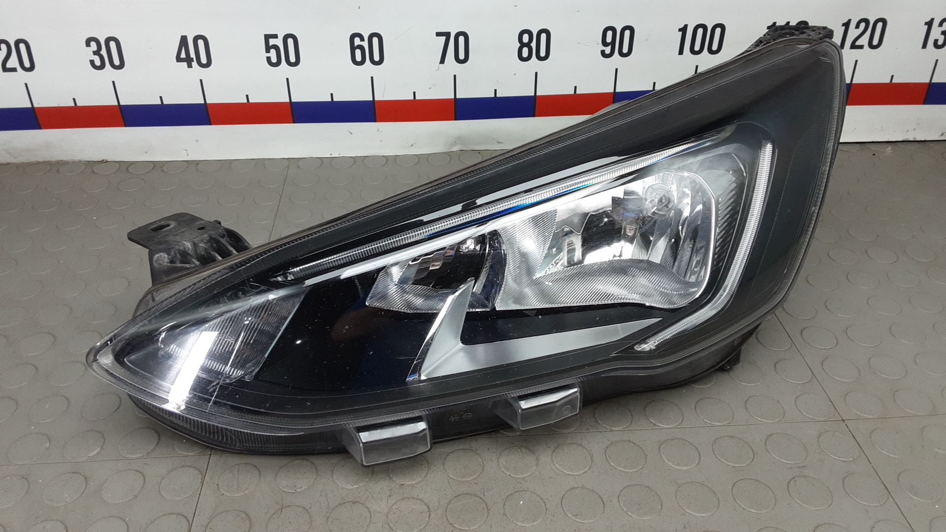 Фара левая Ford Focus 4