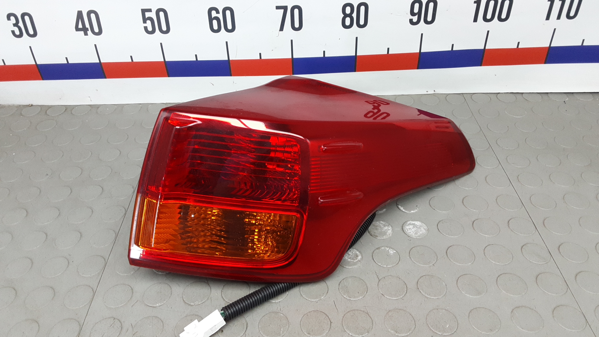 Фонарь задний правый Toyota RAV4 CA40