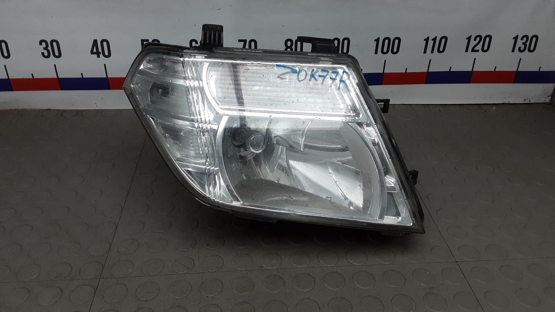 Фара правая Nissan Navara D40