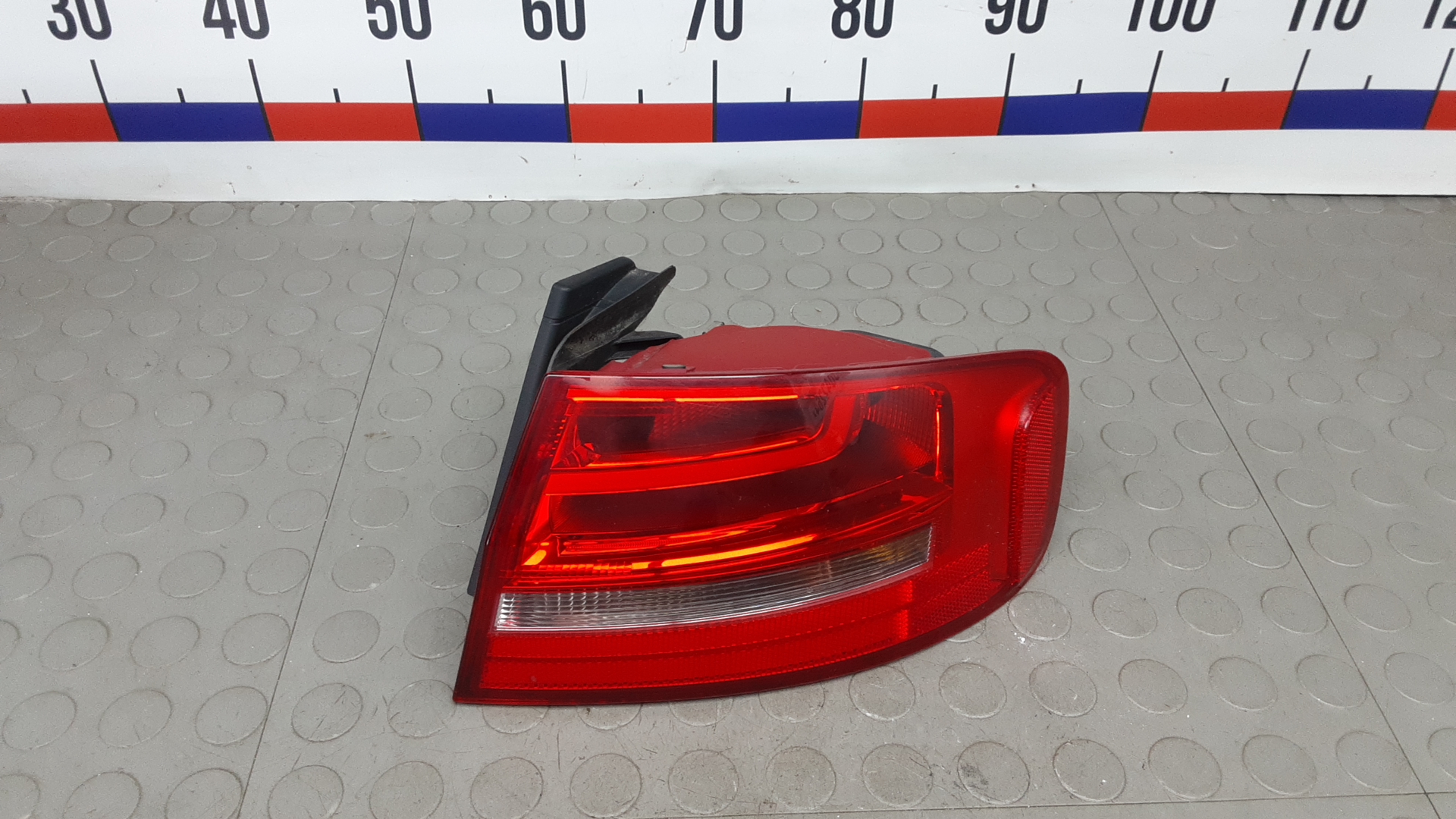 Фонарь задний правый Audi A4 B8