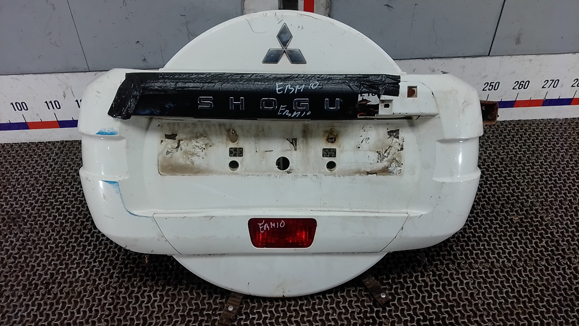 Механизм запасного колеса Mitsubishi Pajero 4